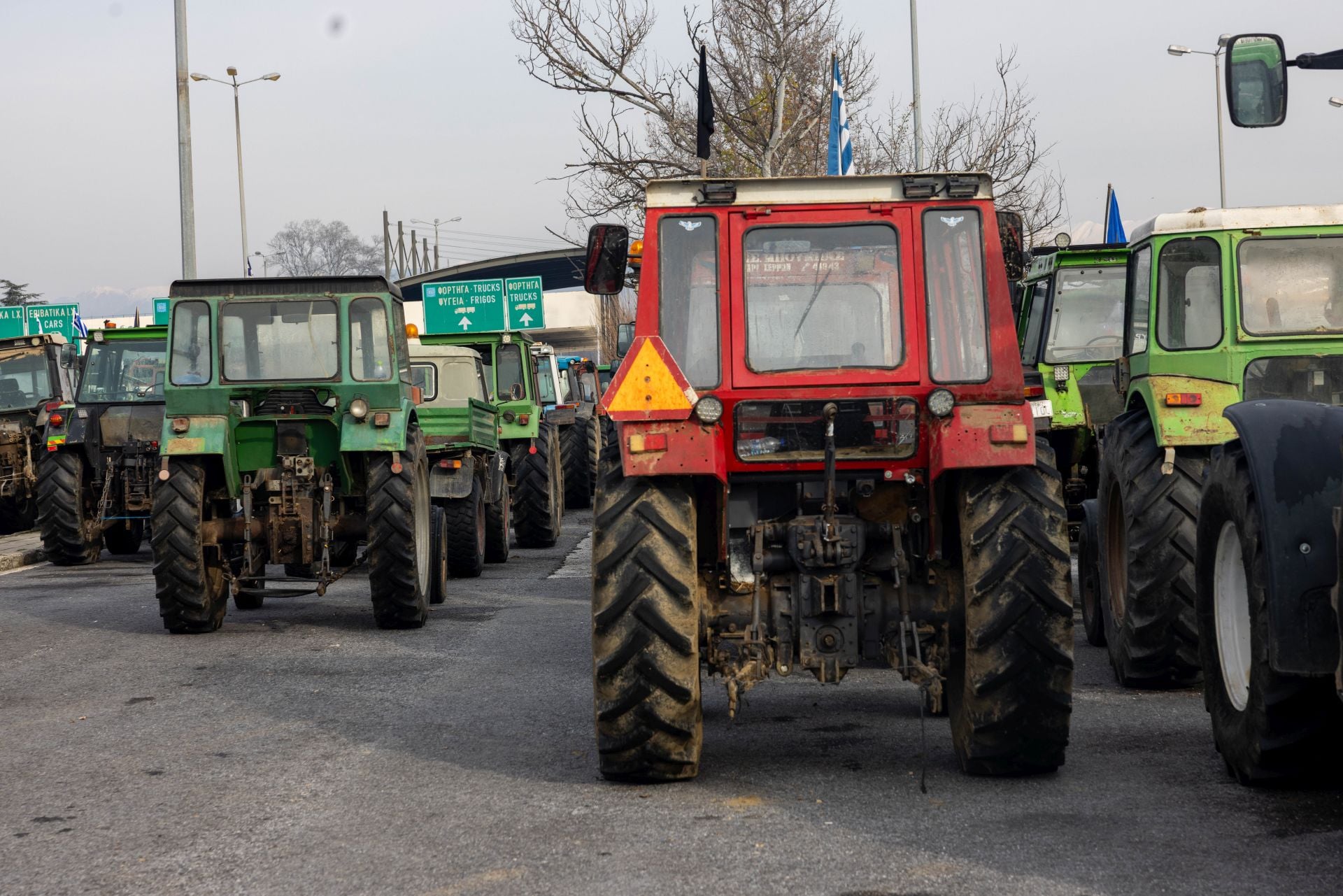 &Alpha;&gamma;&rho;ό&tau;&epsilon;&sigmaf;: &Kappa;&lambda;&iota;&mu;&alpha;&kappa;ώ&nu;&omicron;&upsilon;&nu; &tau;&eta;&nu; &pi;ί&epsilon;&sigma;&eta; &ndash; &Kappa;&lambda;&epsilon;ί&nu;&omicron;&upsilon;&nu; &pi;&alpha;&rho;&alpha;&kappa;&alpha;&mu;&pi;&tau;ή&rho;&iota;&omicron;&upsilon;&sigmaf; &delta;&rho;ό&mu;&omicron;&upsilon;&sigmaf;, &alpha;&nu;&omicron;ί&gamma;&omicron;&upsilon;&nu; &delta;&iota;ό&delta;&iota;&alpha;