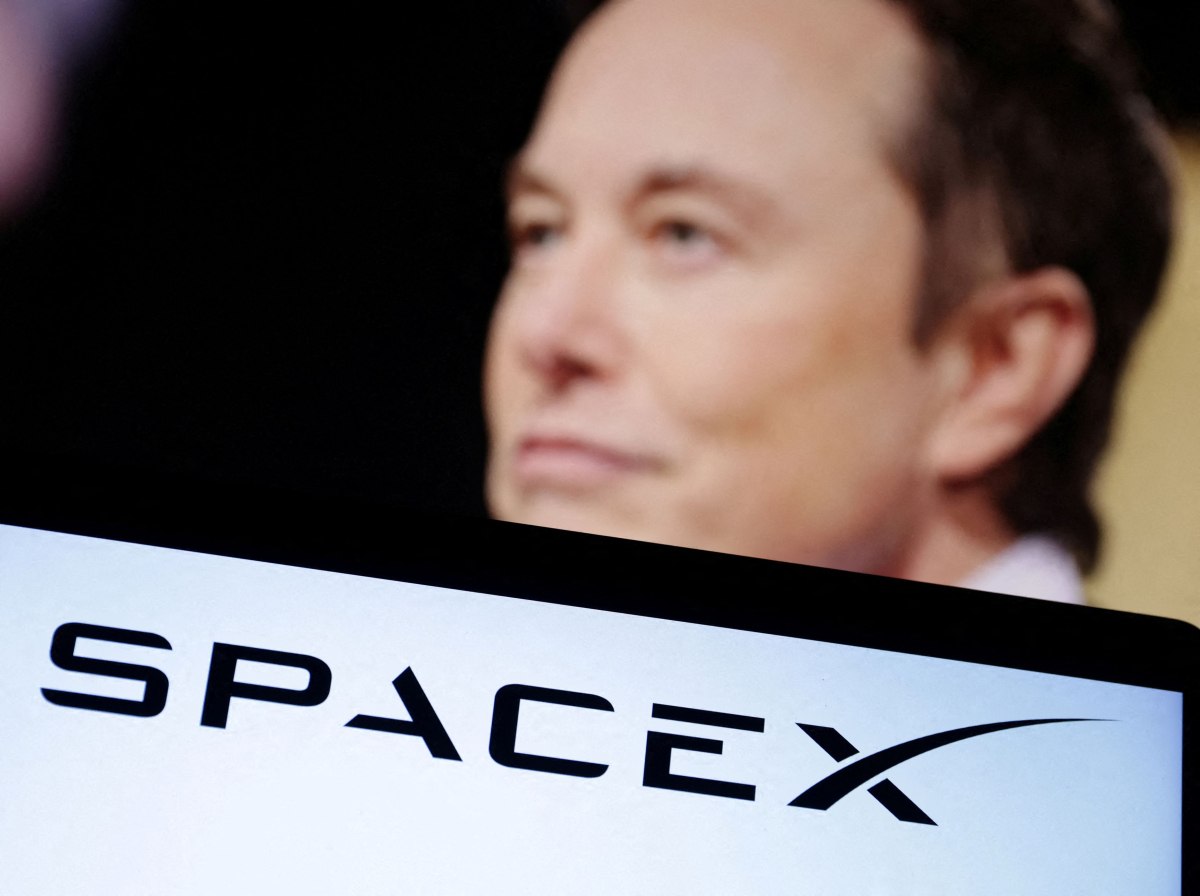 &Omicron; &Mu;&alpha;&sigma;&kappa; έ&chi;&epsilon;&iota; &delta;&eta;&lambda;ώ&sigma;&epsilon;&iota; &pi;&omega;&sigmaf; &alpha;&pi;ώ&tau;&epsilon;&rho;&omicron;&sigmaf; &sigma;&kappa;&omicron;&pi;ό&sigmaf; &tau;&eta;&sigmaf; SpaceX &epsilon;ί&nu;&alpha;&iota; &omicron; &alpha;&pi;&omicron;&iota;&kappa;&iota;&sigma;&mu;ό&sigmaf; &tau;&omicron;&upsilon; Ά&rho;&eta; (Reuters)