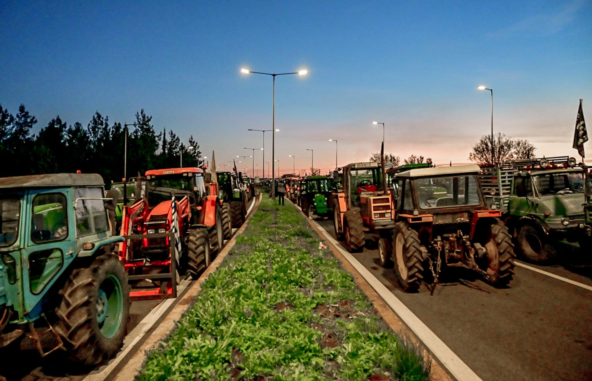 Οι αγρότες αποφασισμένοι να γεμίσουν με μπλόκα την Εθνική Οδό – Παραμένει αποκλεισμένος ο Ε65