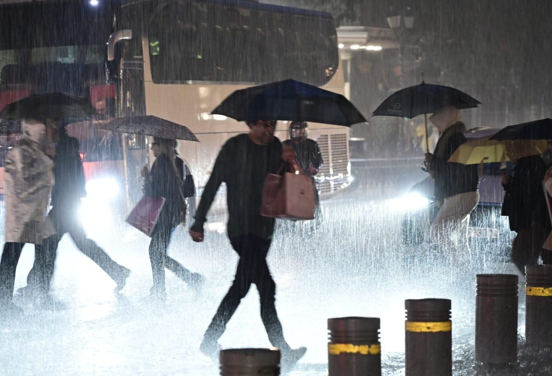 Κακοκαιρία Byron: Μπαράζ μηνυμάτων από το 112 – Μεγάλες καταστροφές