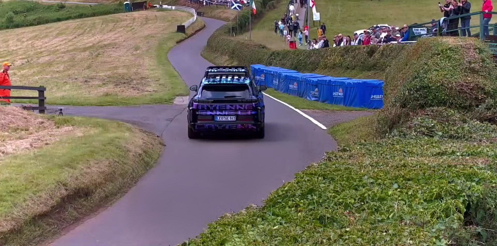 porsche-cayenne-electric-ilektriki-anavasi-vretania