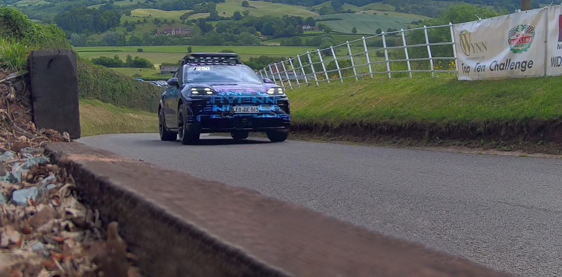 porsche-cayenne-electric-ilektriki-vretania-anavasi