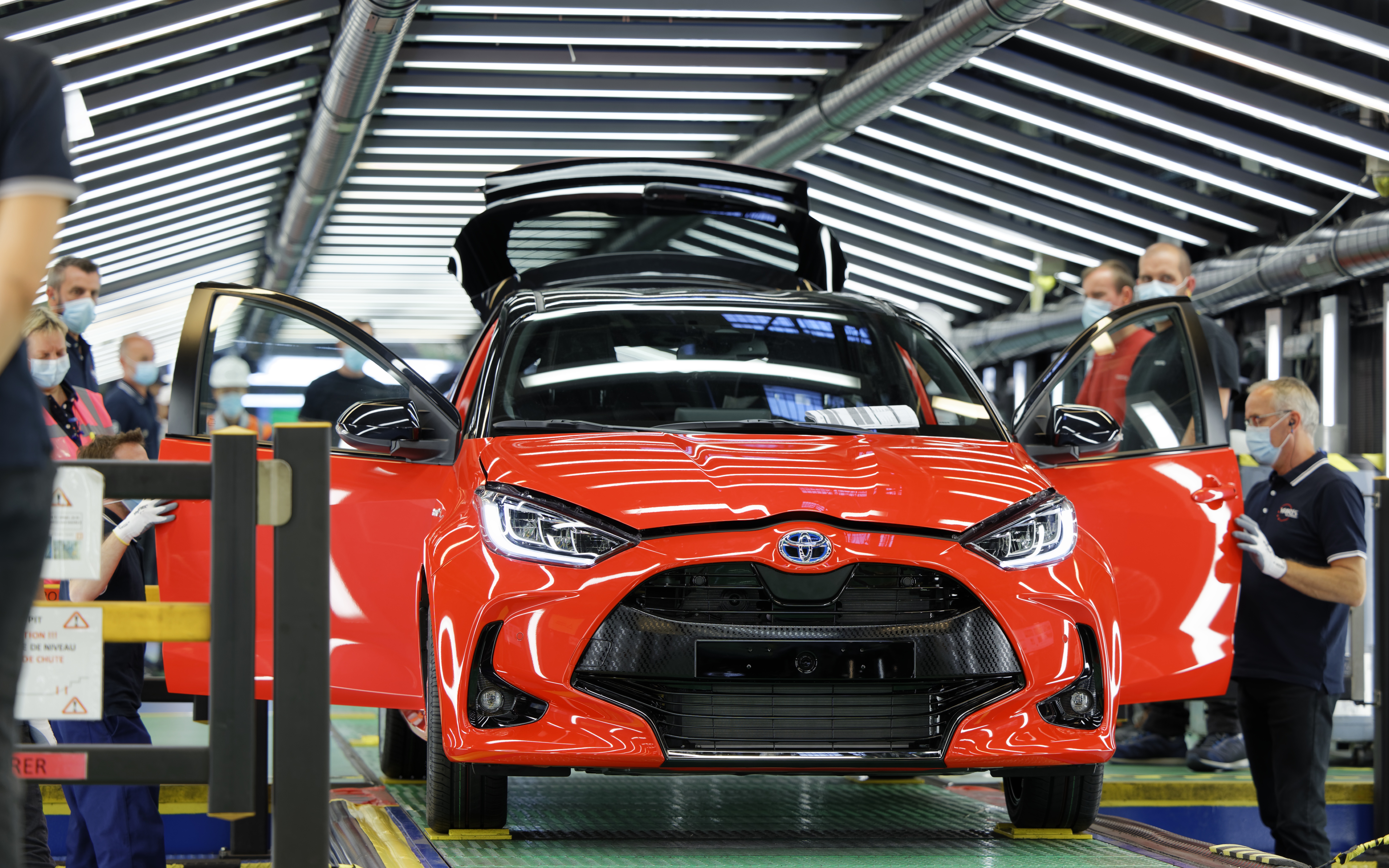 https://ellada.press/wp-content/uploads/2025/12/1766640030_962_Toyota-Yaris-και-Yaris-Cross-Πού-κατασκευάζονται-τα-2-best.jpg