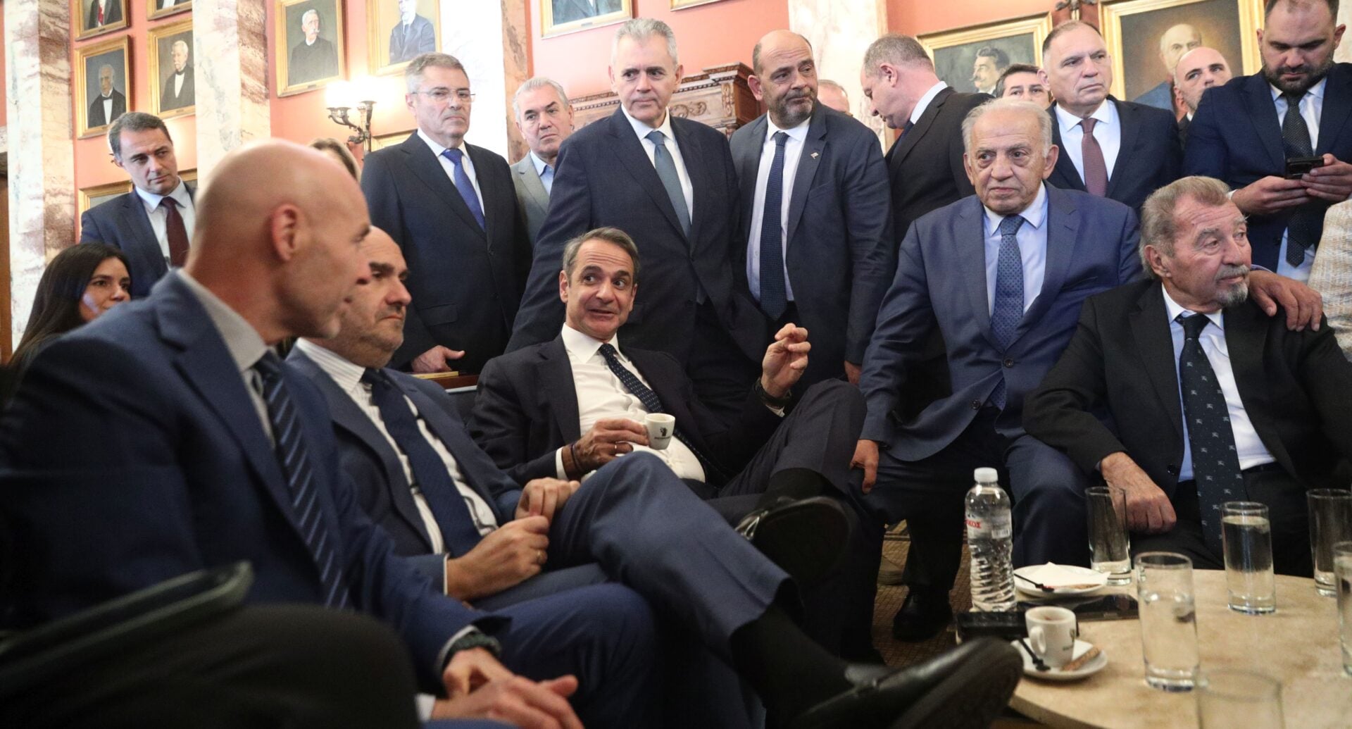 Δείπνο Μητσοτάκη με γκρίνιες το βράδυ της Πέμπτης