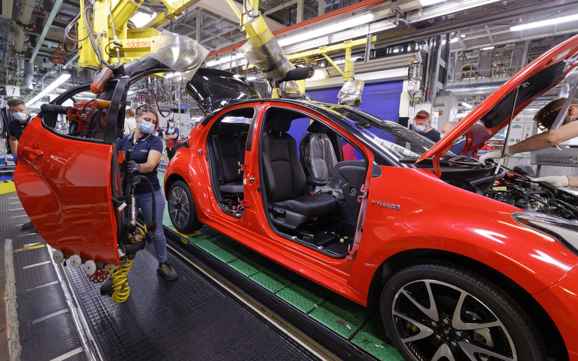 https://ellada.press/wp-content/uploads/2025/12/Toyota-Yaris-και-Yaris-Cross-Πού-κατασκευάζονται-τα-2-best.jpg