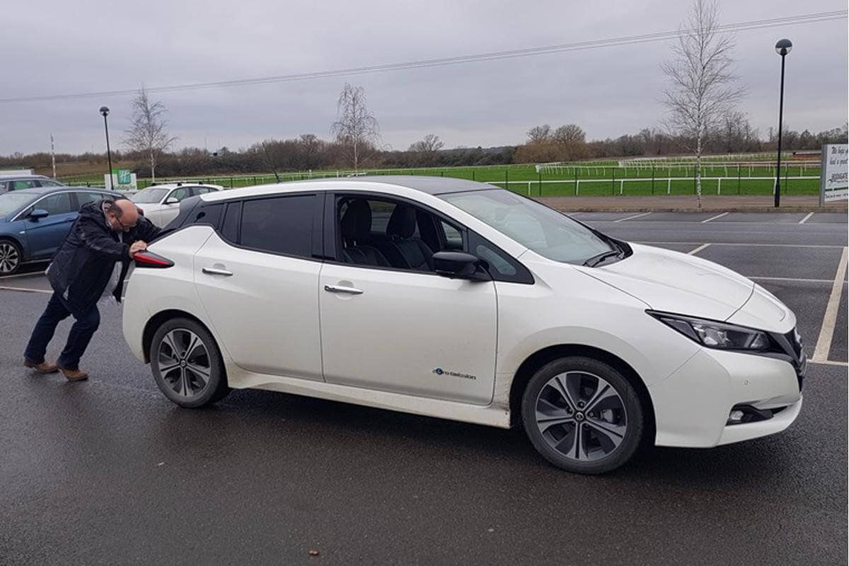 nissan-leaf-emeine-sproximo