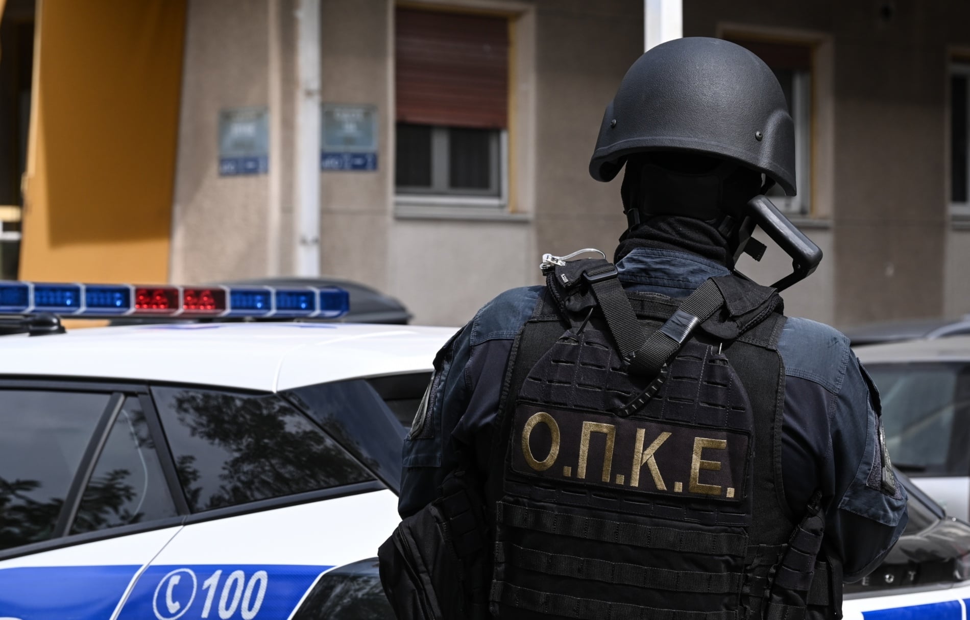 16χρονος παράτησε κοριτσάκι σε κλεμμένο αμάξι – Τον καταδίωκαν αστυνομικοί