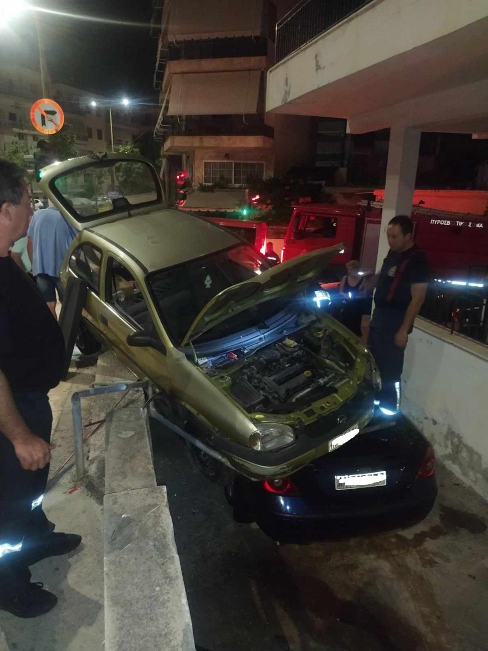 2-troxaio-opel-corsa-ford-mondeo