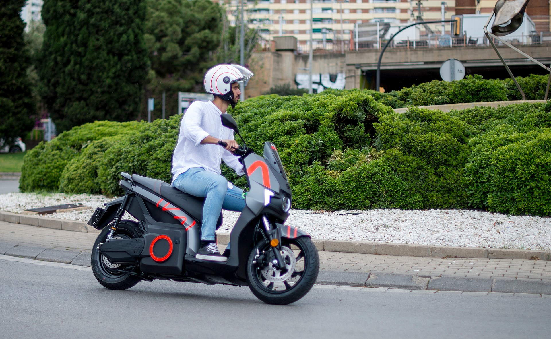 https://ellada.press/wp-content/uploads/2026/01/Ηλεκτρικό-scooter-Μπορούν-να-το-οδηγήσουν-οι-έφηβοι-Τι-λέει.jpg