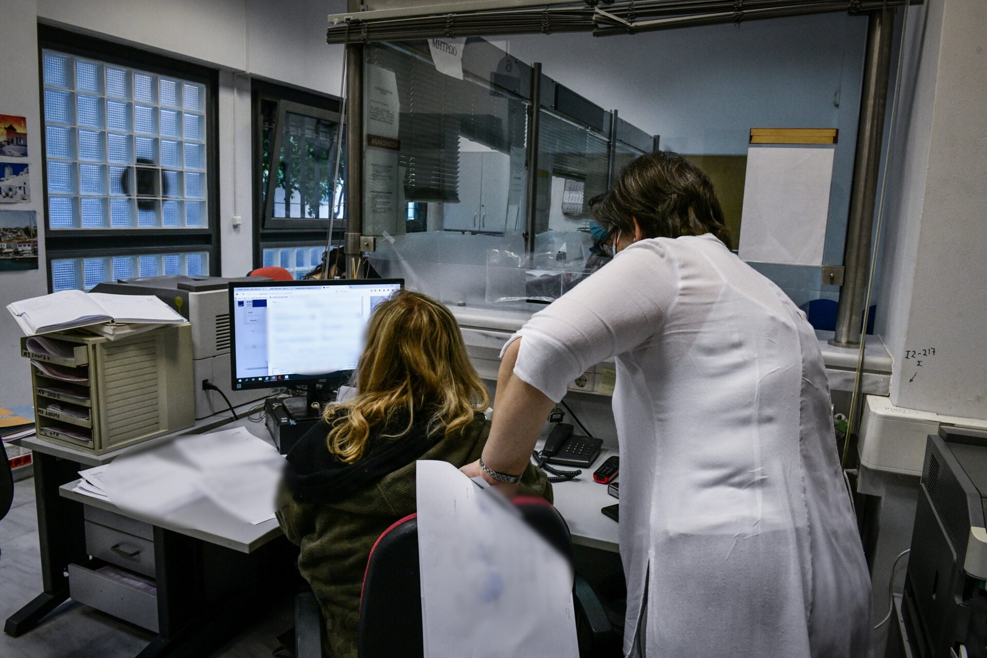 Δημόσιο: Ποιοι μπορούν να παραμείνουν στην υπηρεσία και μετά τη σύνταξη