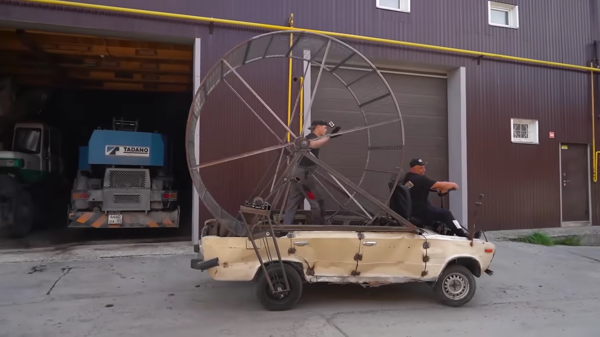 garage54-feet-car-podia-aftokinito-hamster-2