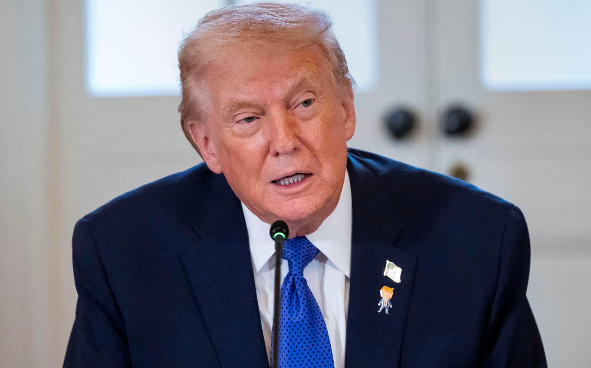 Ευρώπη: Λίγοι και «μάπα» ηγέτες απέναντι στον… σερίφη «μάγκα»