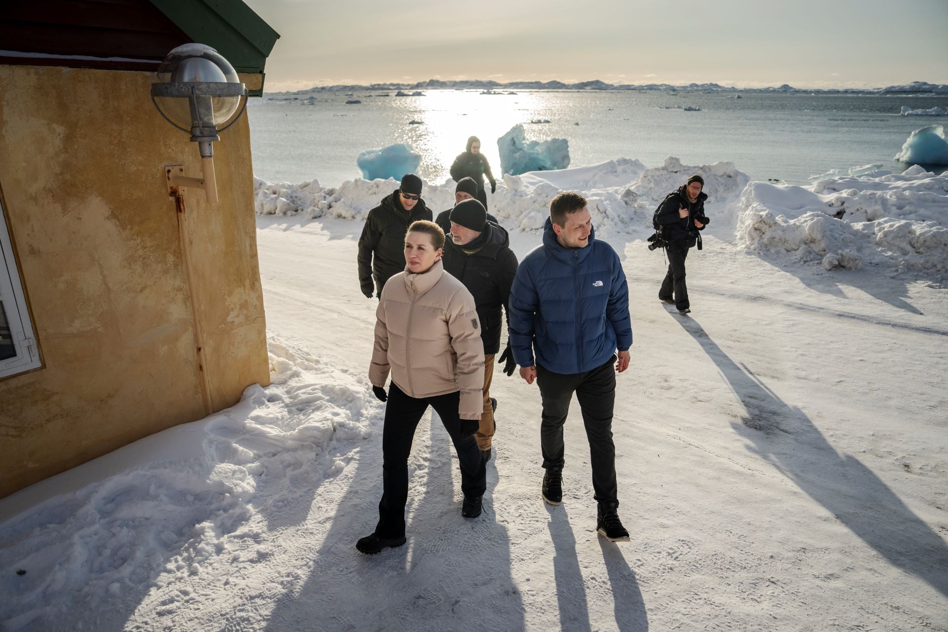 &laquo;&Eta; &Gamma;&rho;&omicron;&iota;&lambda;&alpha;&nu;&delta;ί&alpha; &alpha;&nu;ή&kappa;&epsilon;&iota; &sigma;&tau;&omicron;&nu; &lambda;&alpha;ό &tau;&eta;&sigmaf;&raquo; &ndash; &Kappa;&omicron;&iota;&nu;ό &alpha;&nu;&alpha;&kappa;&omicron;&iota;&nu;&omega;&theta;έ&nu; 7 &Epsilon;&upsilon;&rho;&omega;&pi;&alpha;ί&omega;&nu; &eta;&gamma;&epsilon;&tau;ώ&nu;