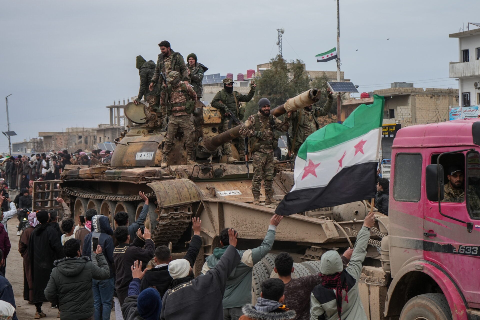 &Sigma;&upsilon;&rho;ί&alpha;: &Eta; &laquo;&sigma;&iota;&omega;&pi;&eta;&lambda;ή&raquo; ή&tau;&tau;&alpha; &tau;&omega;&nu; &Kappa;&omicron;ύ&rho;&delta;&omega;&nu; &kappa;&alpha;&iota; &tau;&omicron; &laquo;&kappa;&alpha;&mu;&pi;&alpha;&nu;ά&kappa;&iota;&raquo; &gamma;&iota;&alpha; &tau;&eta; &Mu;ό&sigma;&chi;&alpha;