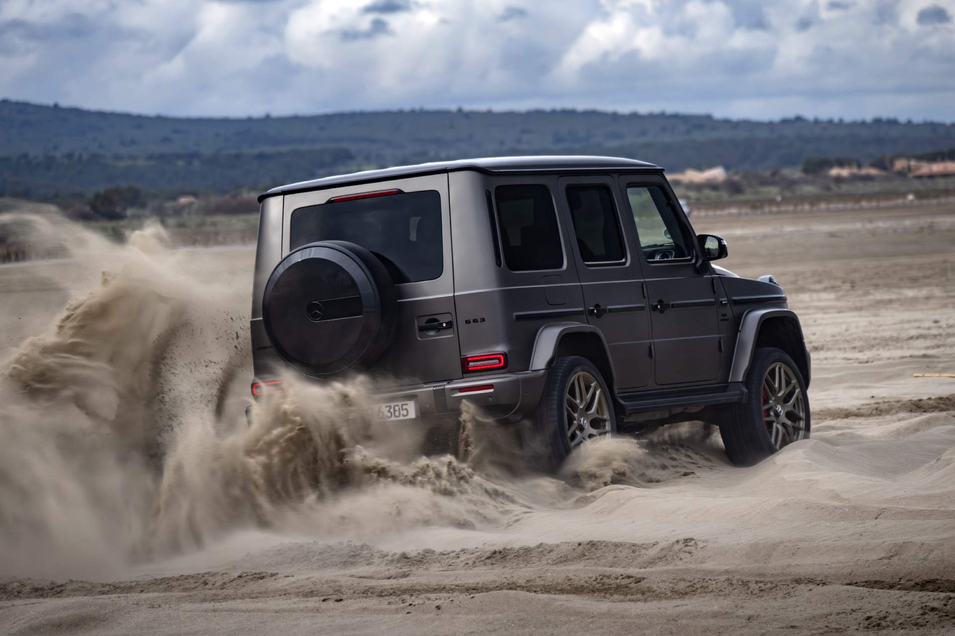 Mercedes-GClass-2025-times-2