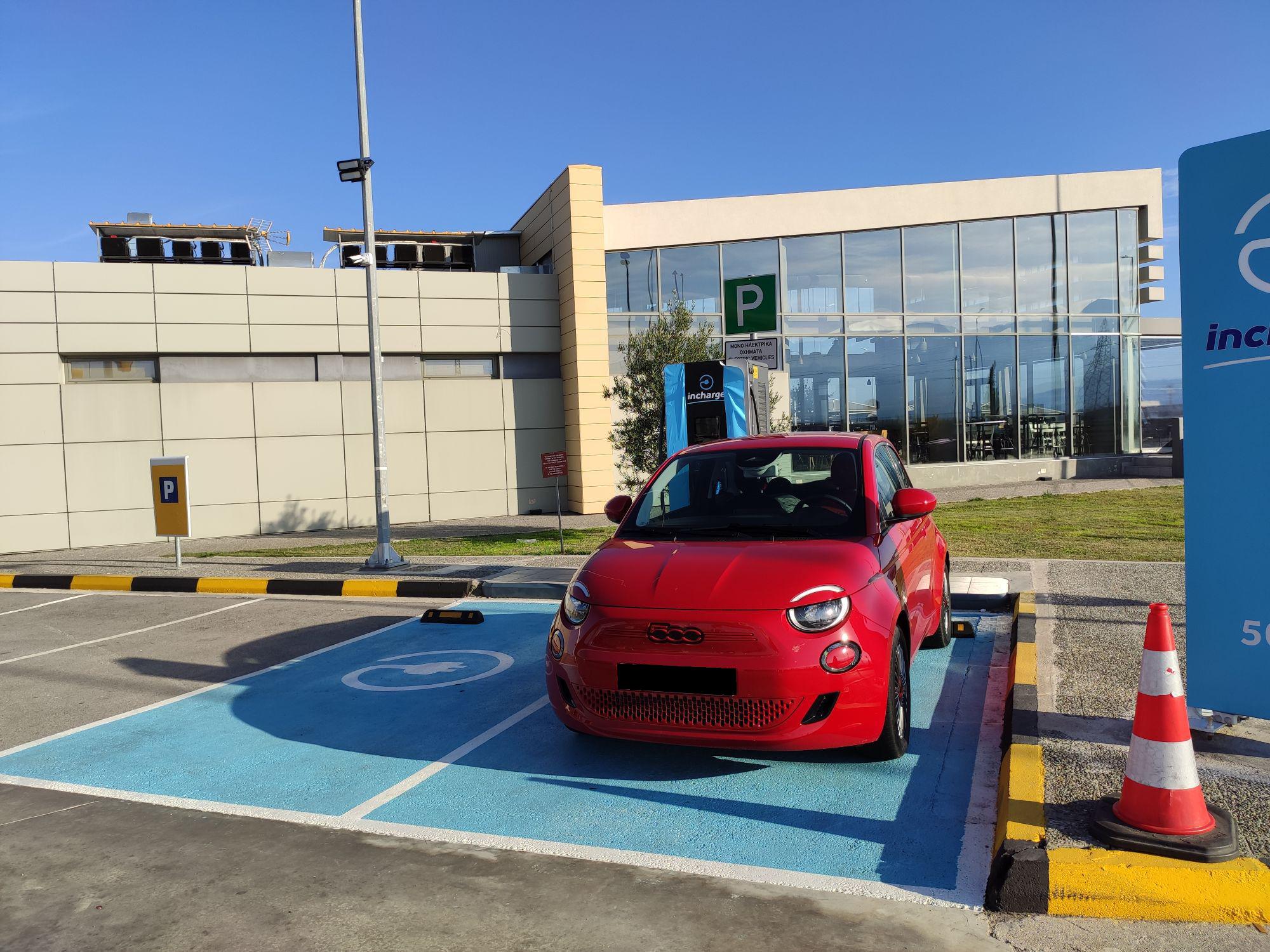 fiat-500e-nrg-incharge-fortistis-180kw-180-kw-ilektriko-sea-atalanti-fortisi