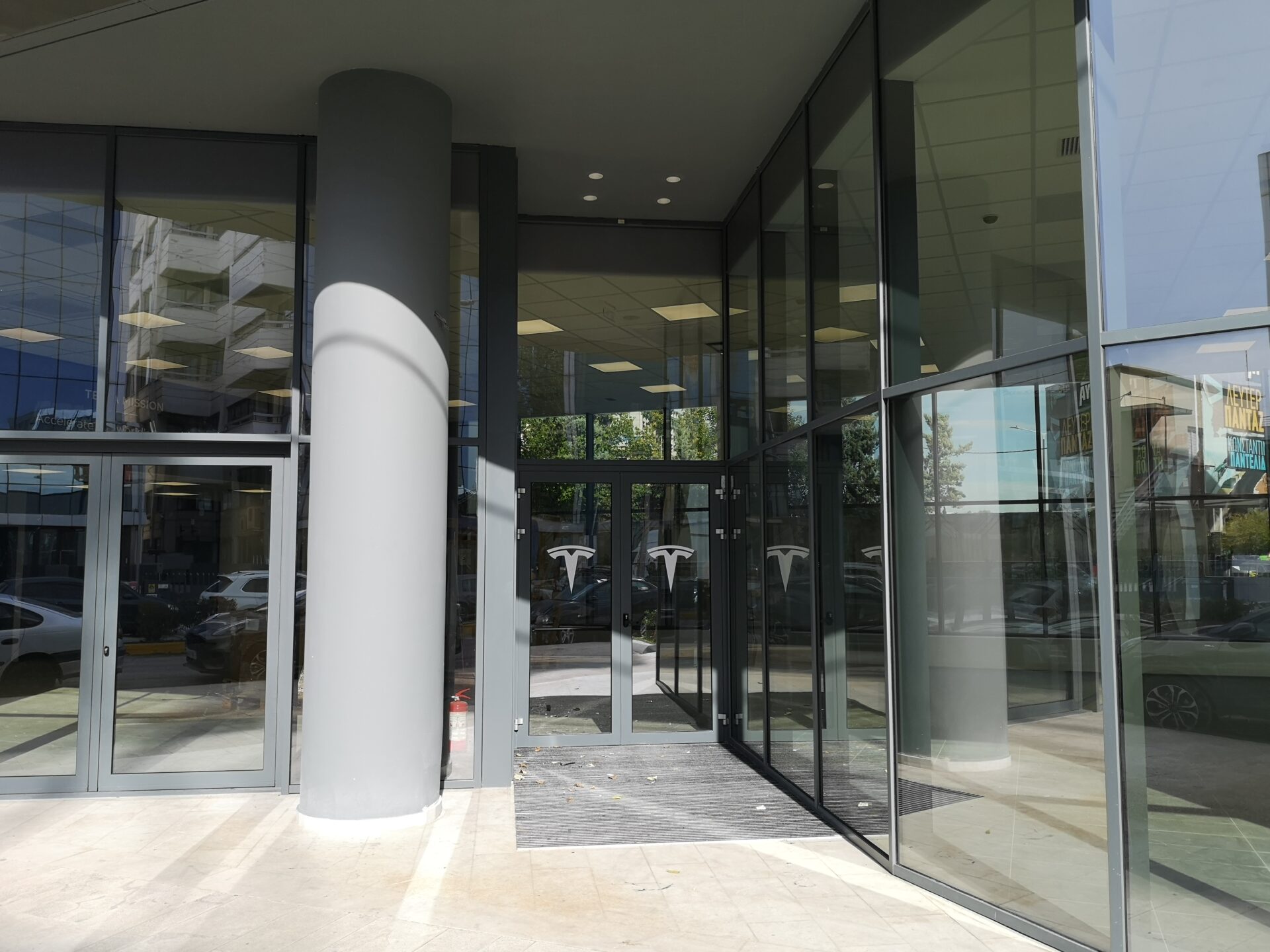 https://ellada.press/wp-content/uploads/2026/01/Αυτή-είναι-η-πρώτη-αντιπροσωπεία-της-Tesla-στην-Ελλάδα-Πού.jpg