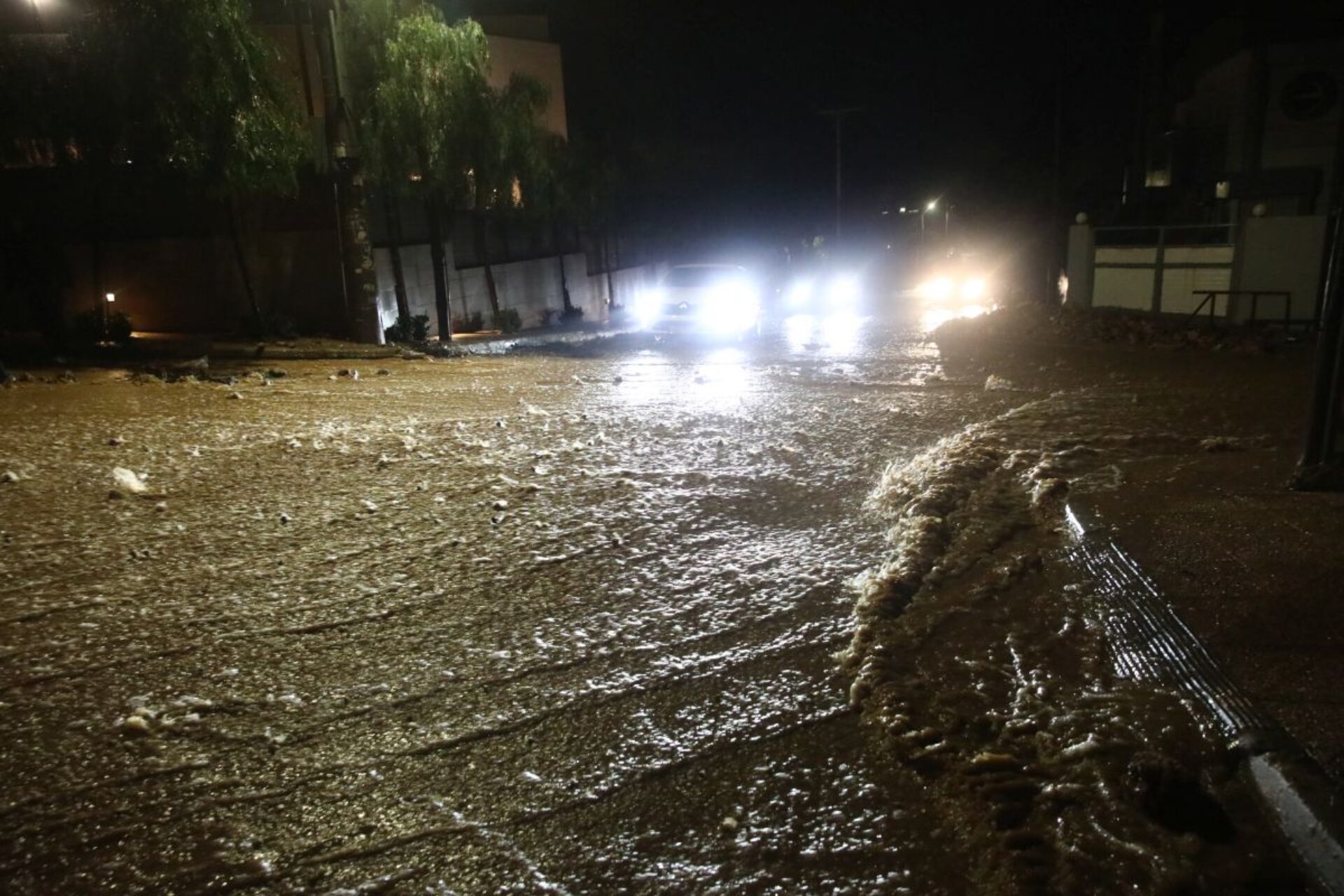 Καιρός: Πώς θα κινηθεί σήμερα η κακοκαιρία – Δύο νεκροί, λάσπες παντού