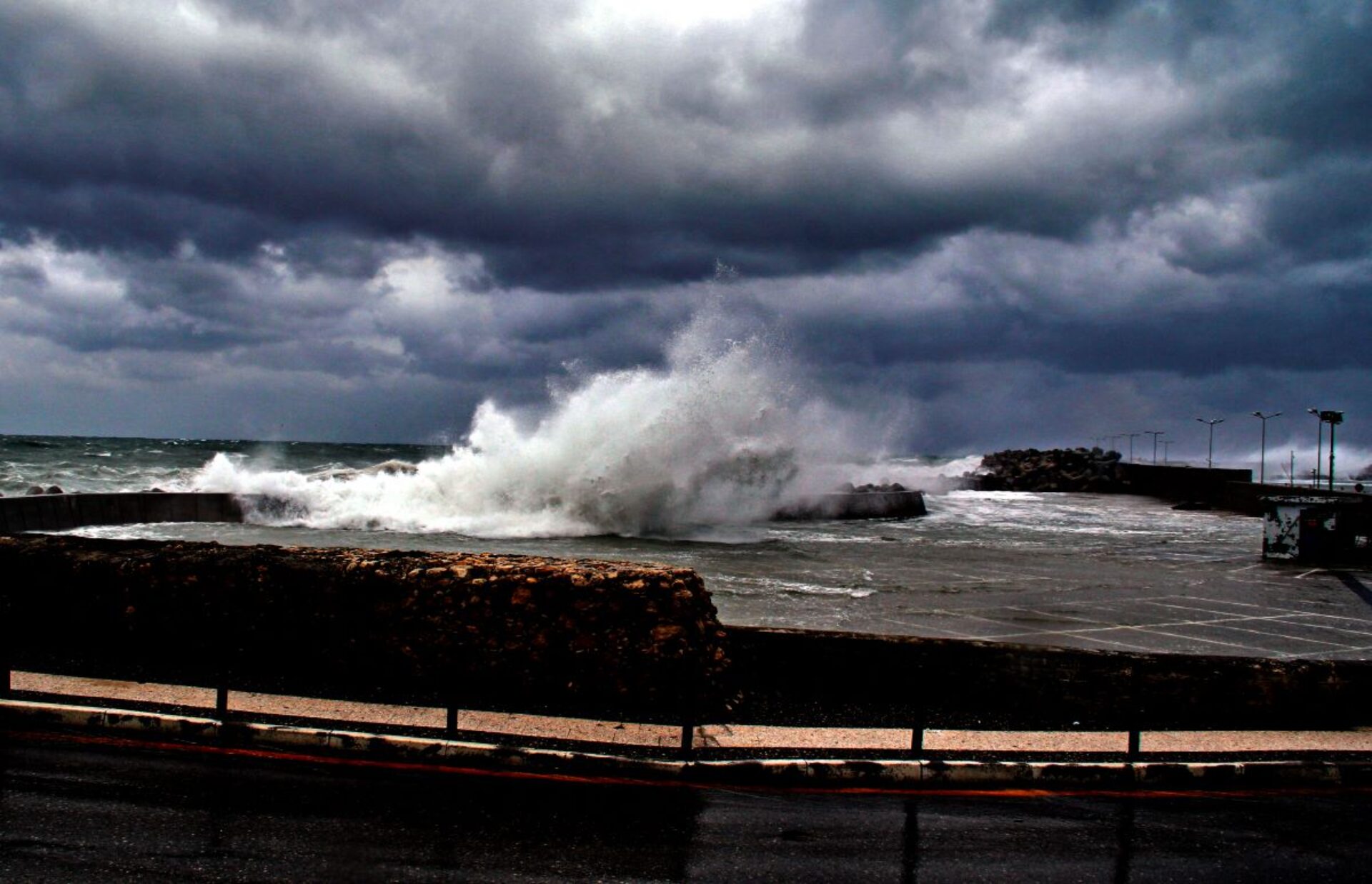 Κακοκαιρία: «Κόκκινος συναγερμός» για τη Κρήτη – Σε επιφυλακή οι Αρχές