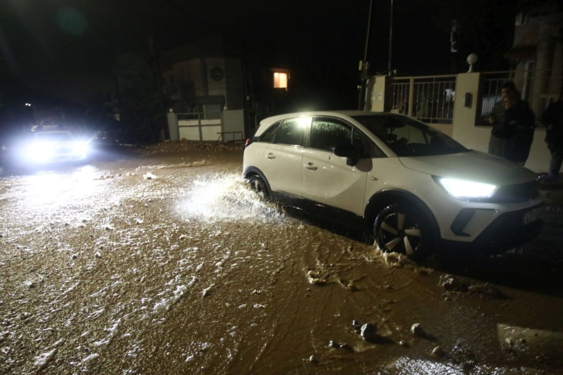 Χωρίς σωσίβιο το Λεκανοπέδιο – Γιατί οι πόλεις χάνουν τη μάχη με το νερό