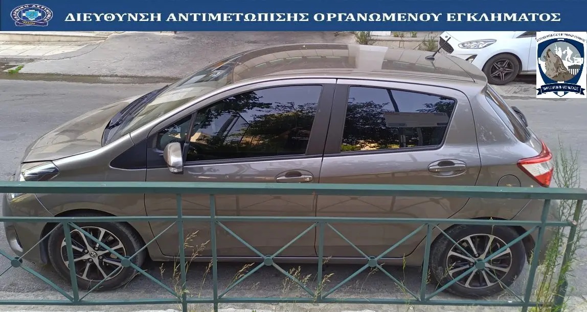 2-astynomia-astinomia-police-katasxesi-toyota-yaris