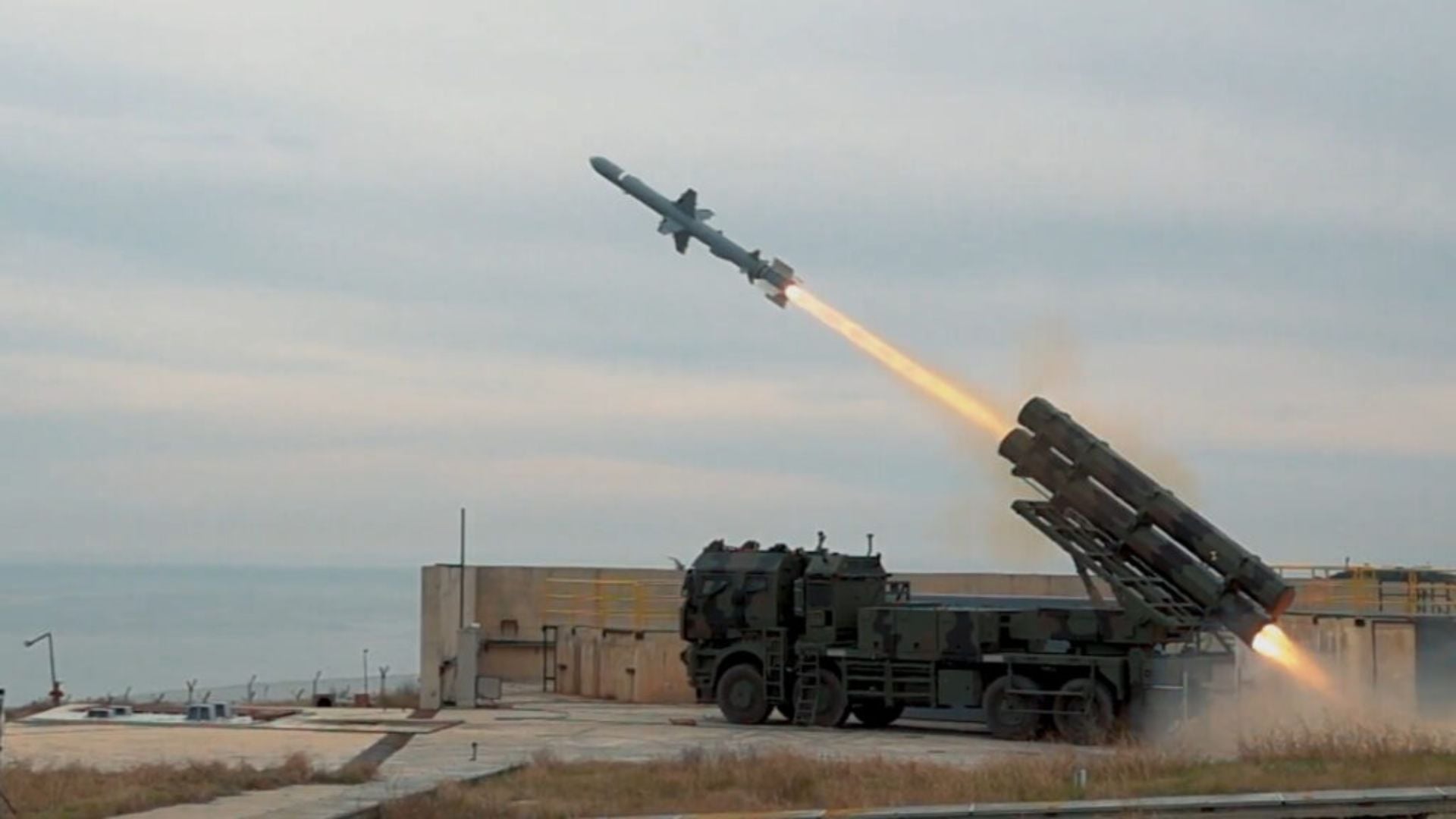 &Tau;&omicron;ύ&rho;&kappa;&omicron;&iota;: &laquo;&Kappa;&lambda;&epsilon;&iota;&delta;ώ&nu;&omicron;&upsilon;&mu;&epsilon; ό&lambda;&omicron; &tau;&omicron; &Alpha;&iota;&gamma;&alpha;ί&omicron; &mu;&epsilon; &tau;&omicron;&upsilon;&sigmaf; Kara Atmaca&raquo;