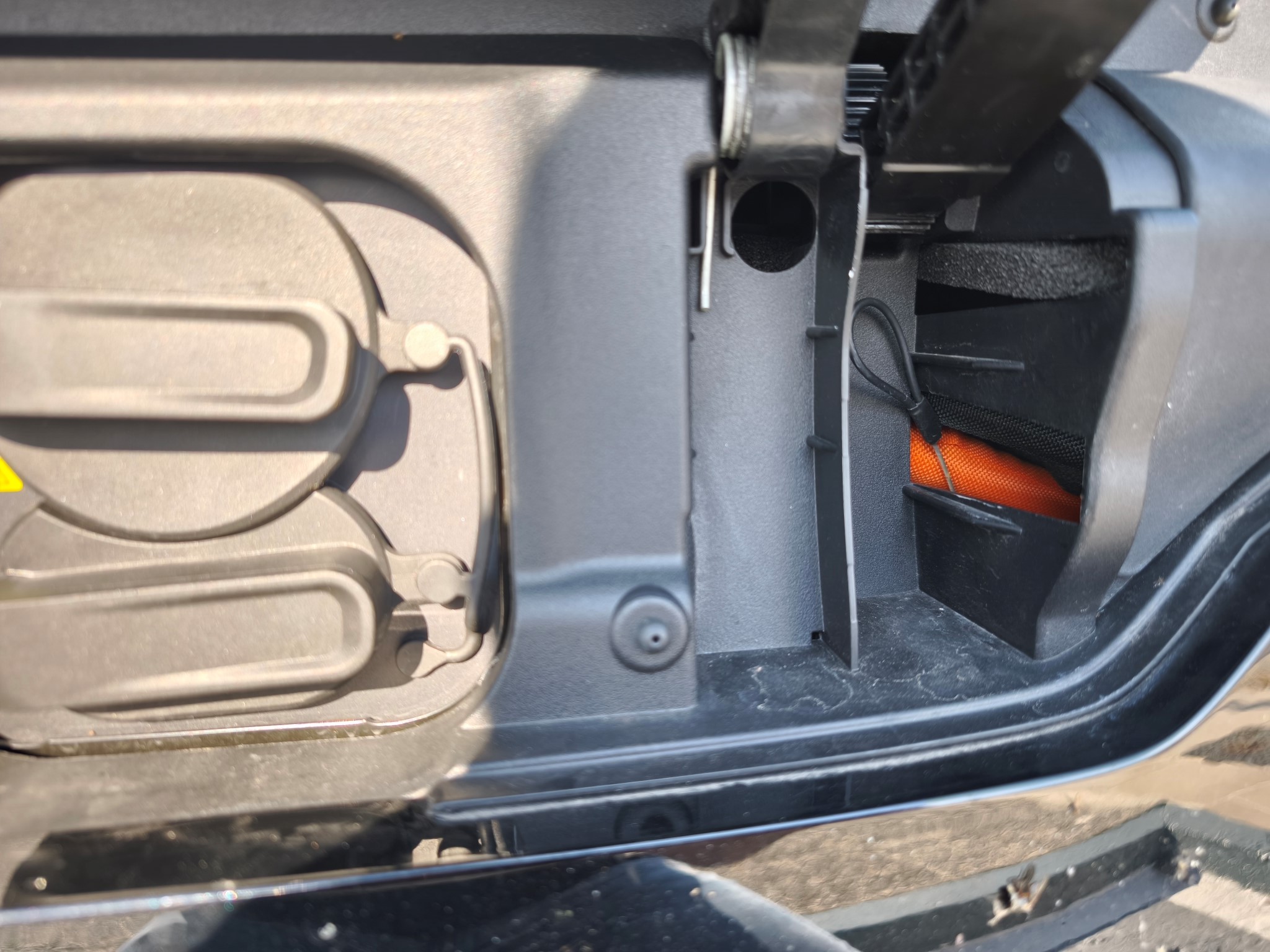 1-omoda-5-ev-syrmatoshoino