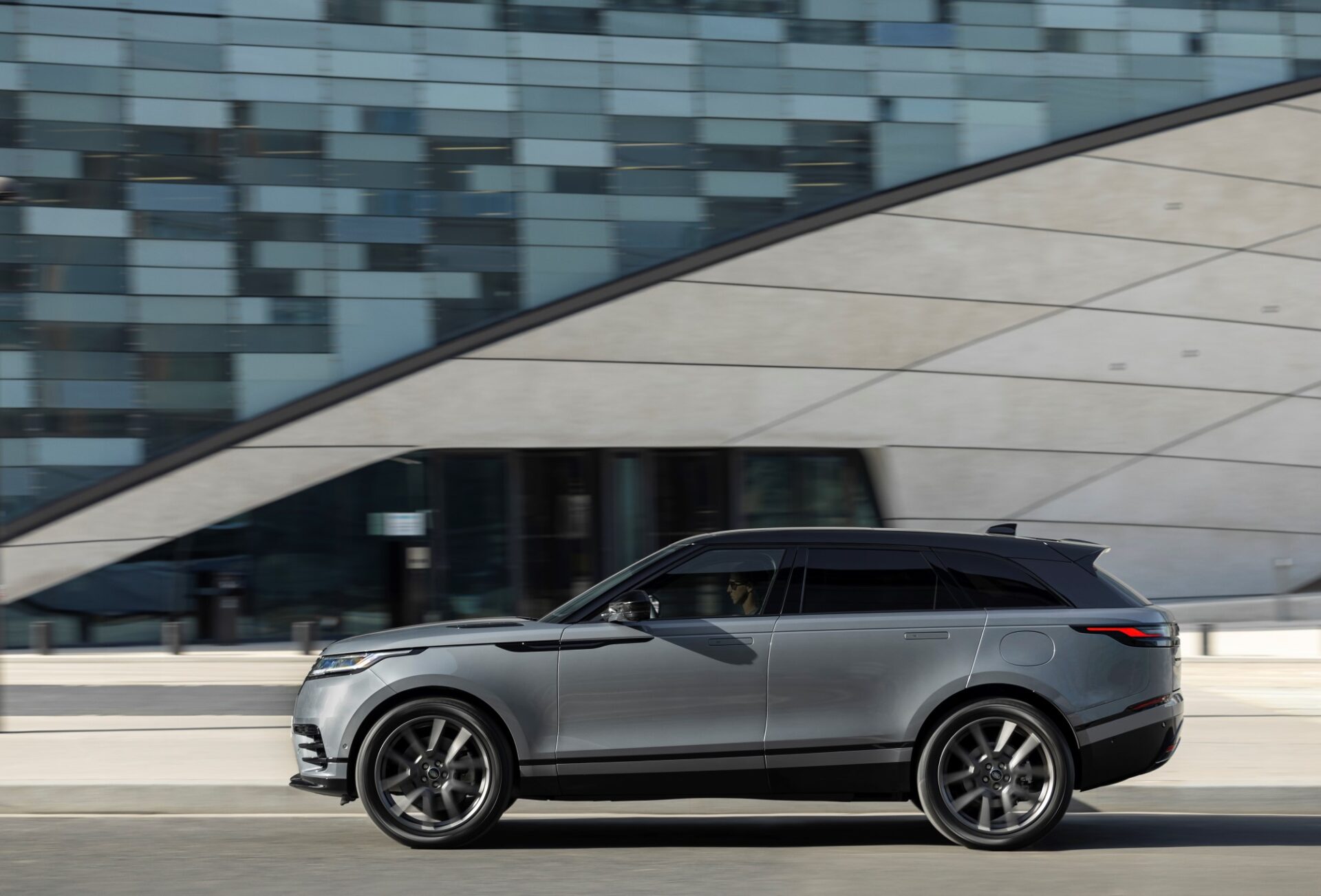 2-range-rover-velar-p400e-hse-dynamic