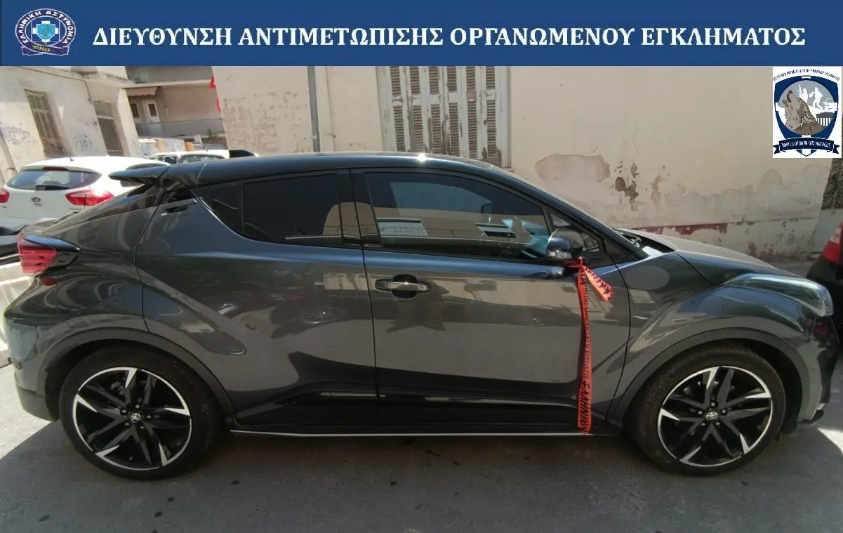 3-astynomia-astinomia-police-katasxesi-toyota-chr-c-hr