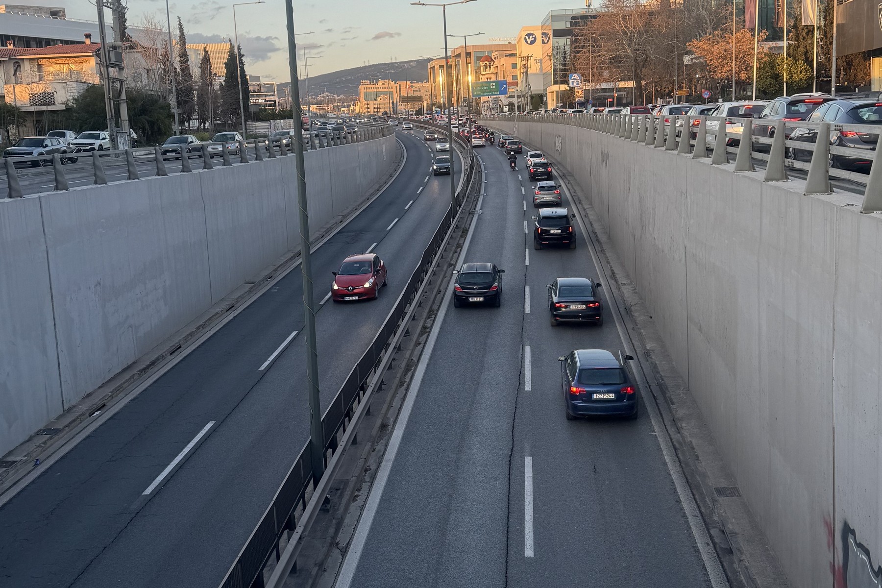 https://ellada.press/wp-content/uploads/2026/02/1770331660_900_Επίσημο-Η-ΑΑΔΕ-εντόπισε-218818-οδηγούς-που-δεν-πλήρωσαν-ασφάλεια.jpg