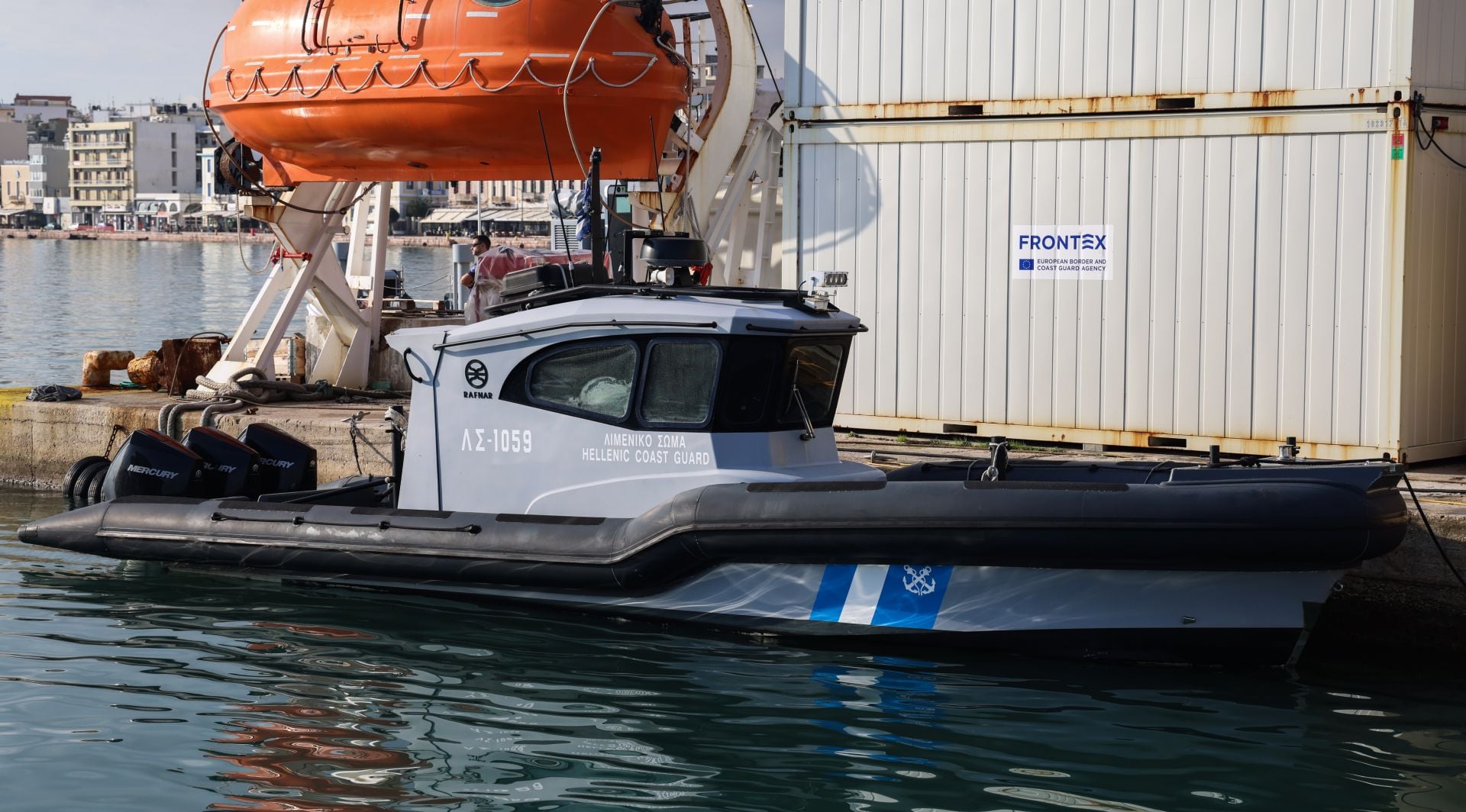 &Alpha;&upsilon;&tau;ή &epsilon;ί&nu;&alpha;&iota; &eta; &lambda;έ&mu;&beta;&omicron;&sigmaf; &pi;&omicron;&upsilon; &mu;&epsilon;&tau;έ&phi;&epsilon;&rho;&epsilon; &tau;&omicron;&upsilon;&sigmaf; &mu;&epsilon;&tau;&alpha;&nu;ά&sigma;&tau;&epsilon;&sigmaf; &sigma;&tau;&eta; &Chi;ί&omicron;