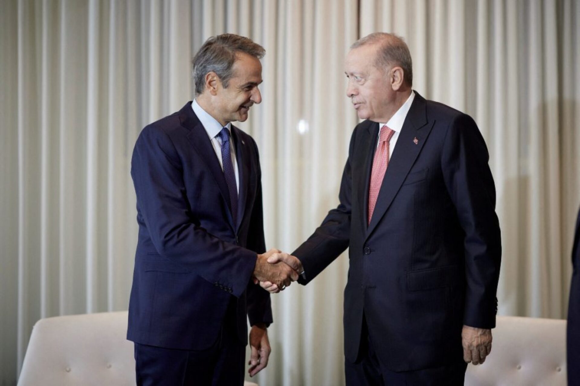 5 το πρωί: Tετ α τετ Μητσοτάκη με Ερντογάν – Προφυλακίστηκε ο σμήναρχος – Ο Τραμπ προειδοποιεί το Ιράν