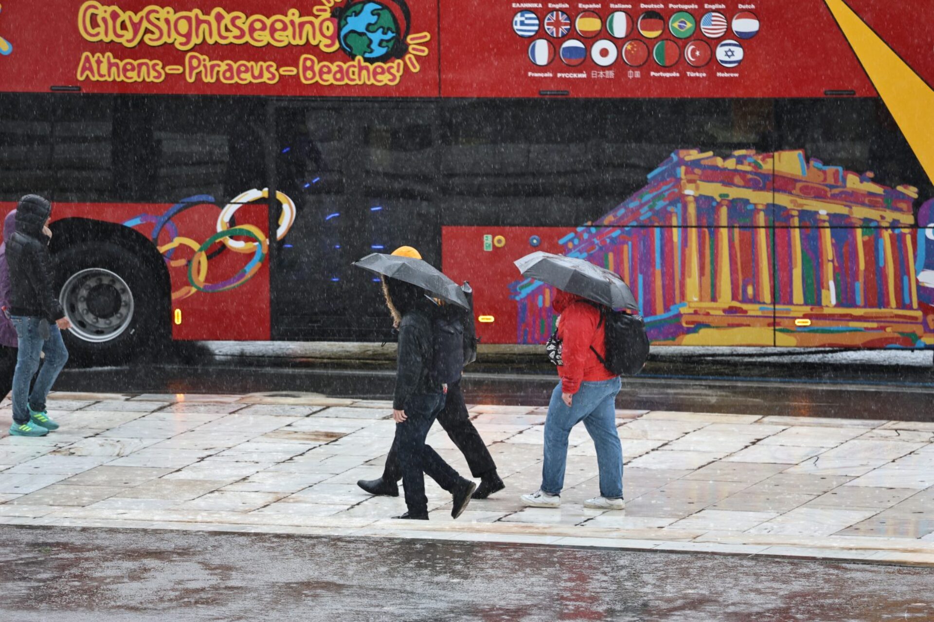  Καιρός: Επιμένει η κακοκαιρία, ισχυρές βροχές και την Παρασκευή