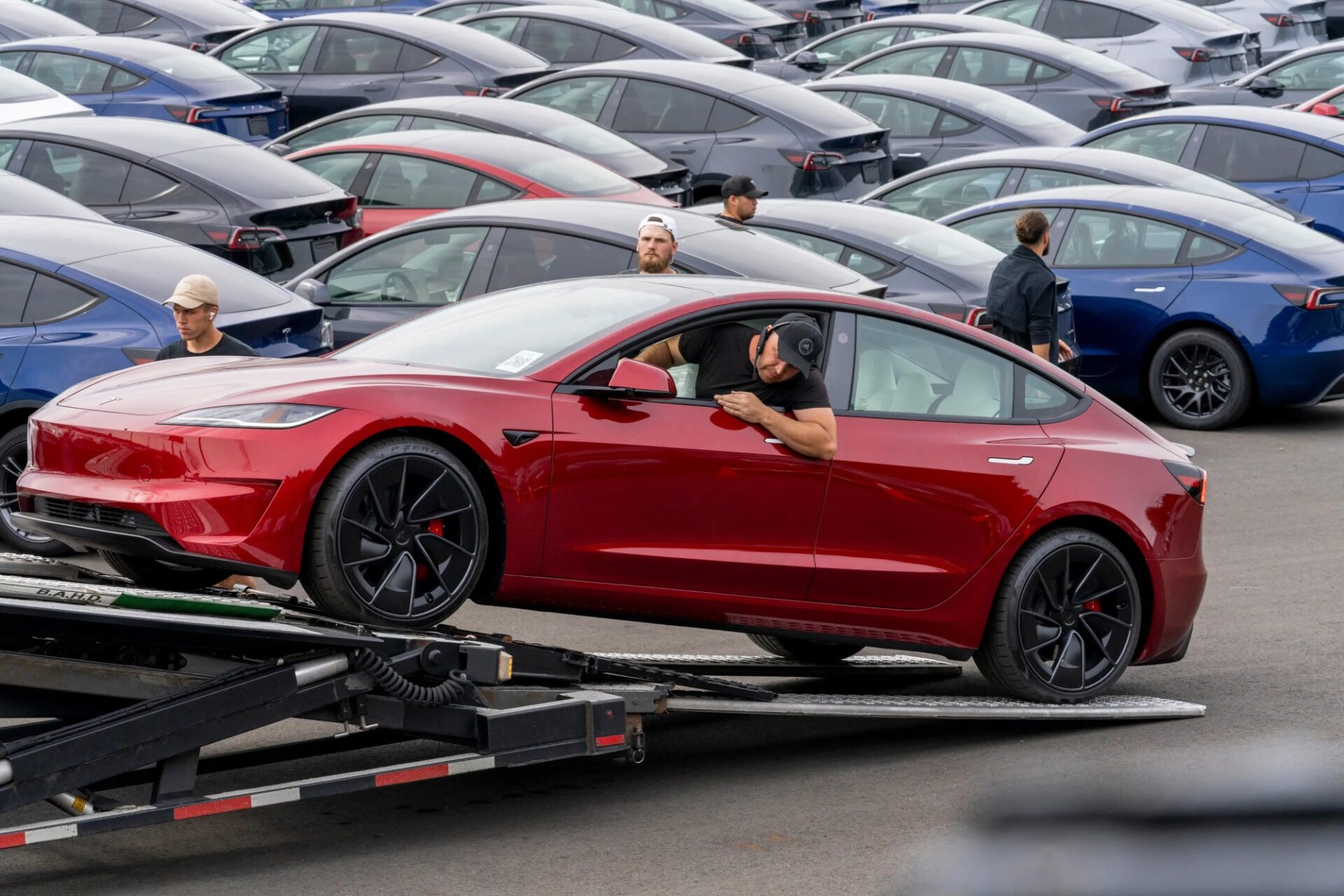 https://ellada.press/wp-content/uploads/2026/02/Το-παράδοξο-της-Tesla-–-Πουλάει-λιγότερο-αλλά-αξίζει-περισσότερο.jpg