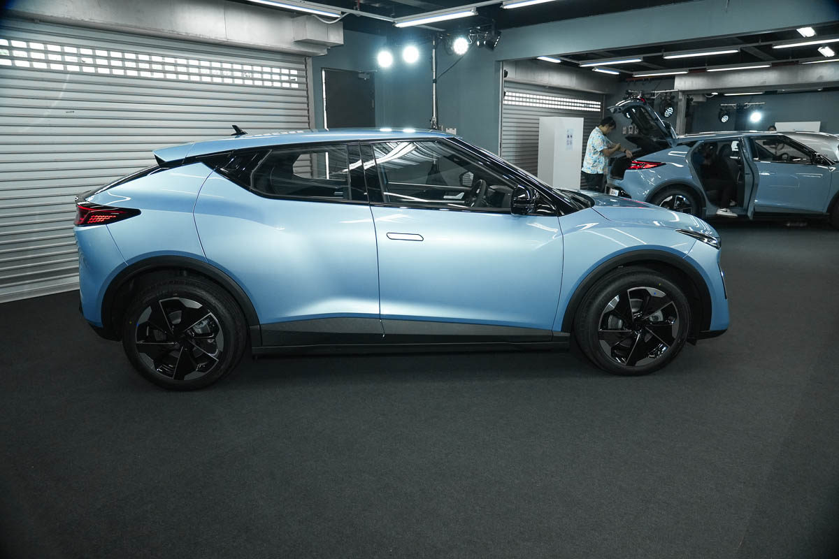 2-malaisia-perodua-qv-e