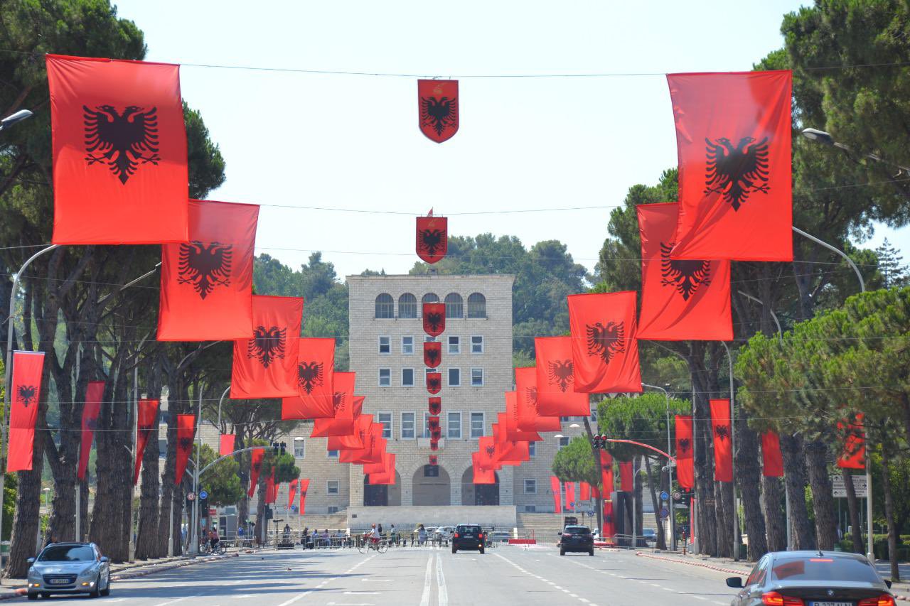 albania-alvania-dromos-simaia