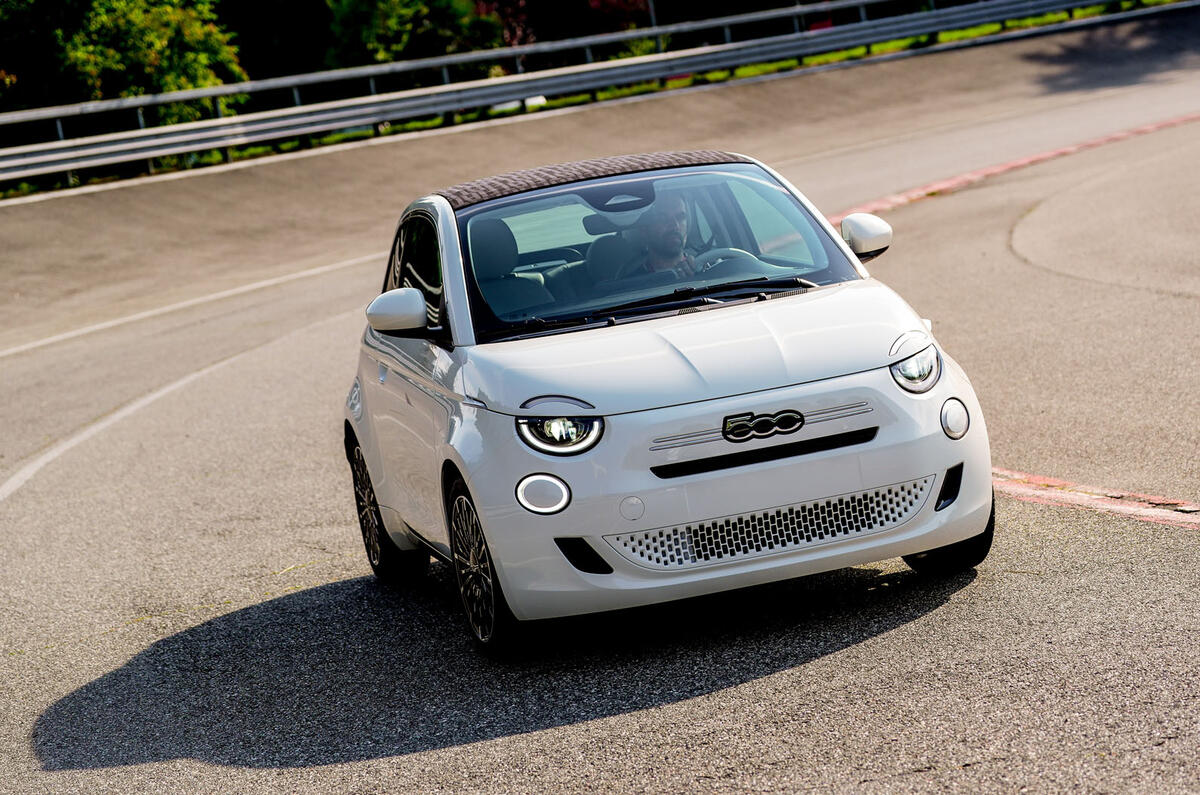 https://ellada.press/wp-content/uploads/2026/03/1773278185_85_Τα-FIAT-θα-έρχονται-με-κόφτη-στα-117-kmh-–.jpg