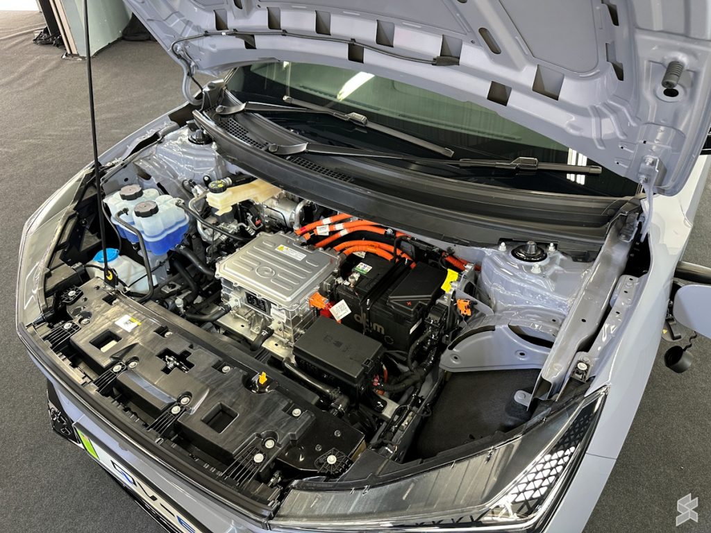 5-malaisia-perodua-qv-e