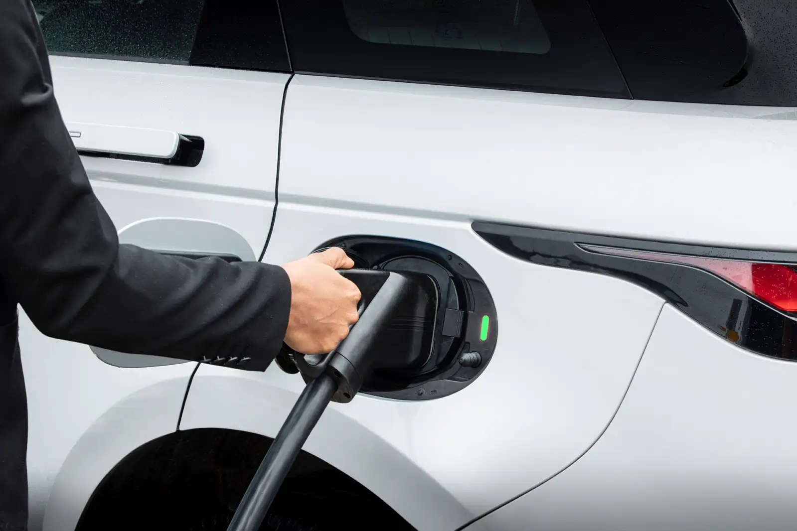 range-rover-evoque-phev-charging