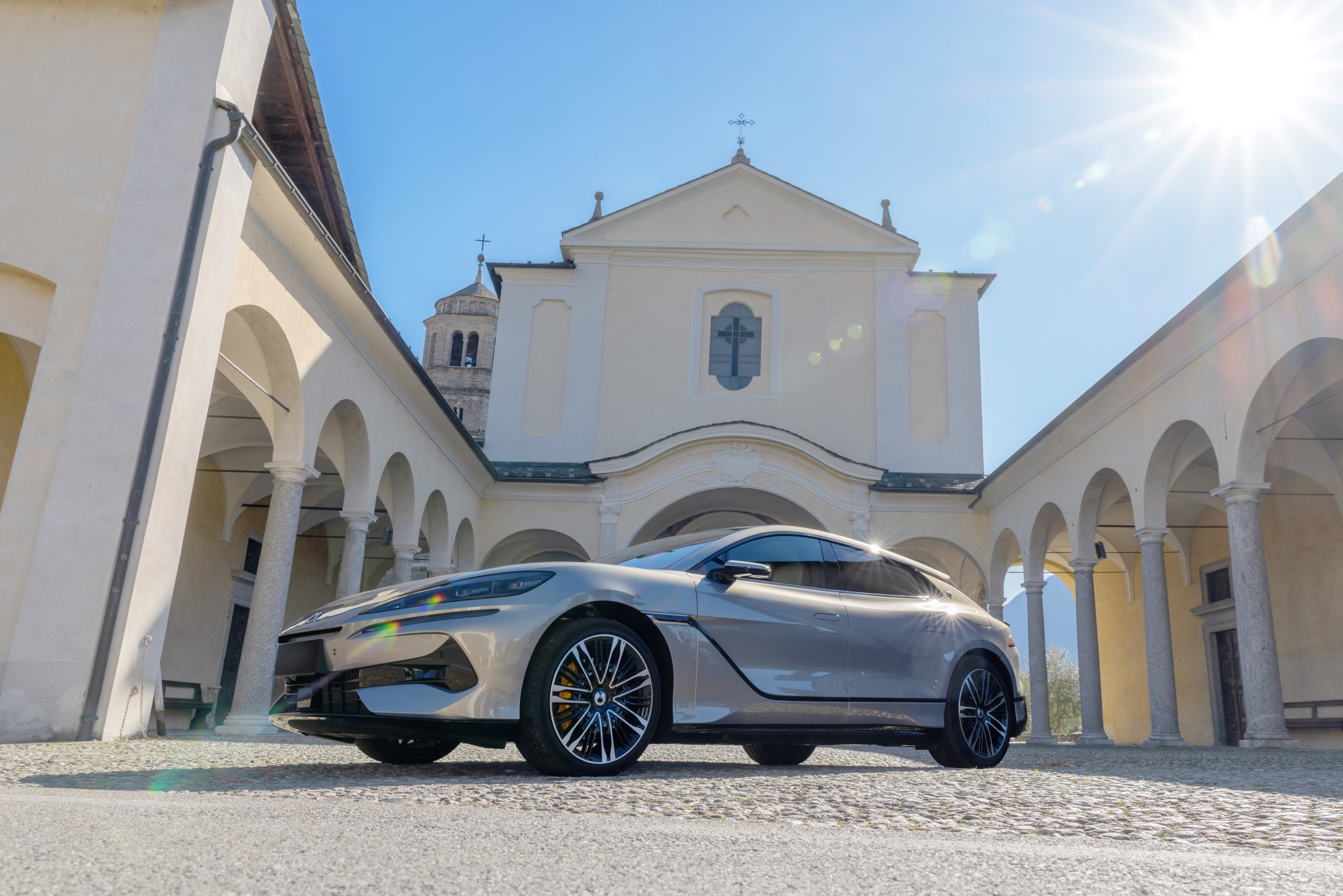 https://ellada.press/wp-content/uploads/2026/03/Μόνο-η-Mercedes-τα-βάζει-με-τους-Κινέζους-μέσα-στο.jpeg