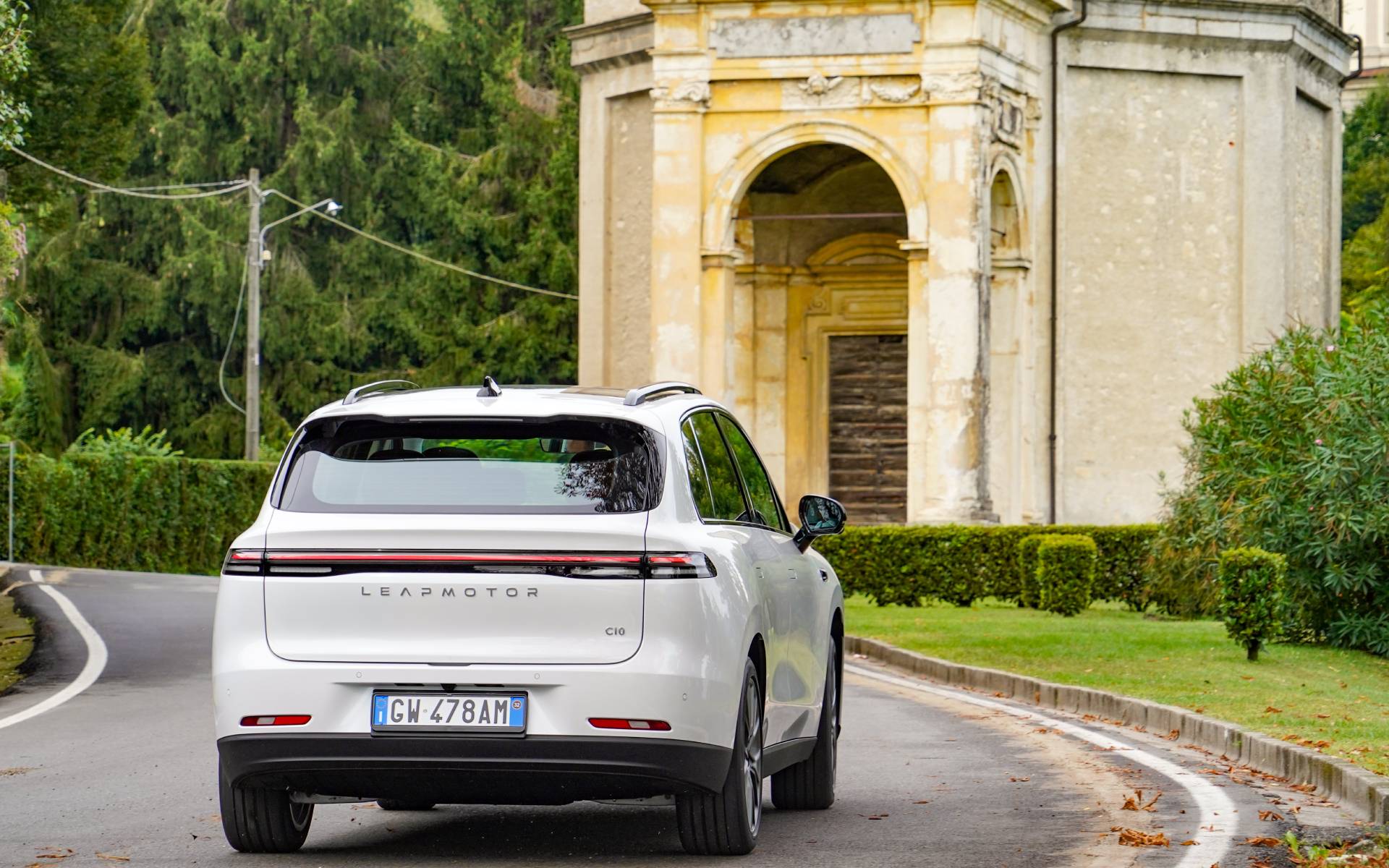 https://ellada.press/wp-content/uploads/2026/03/Στην-Ελλάδα-το-παράδοξο-SUV-–-Το-ηλεκτρικό-είναι-φθηνότερο.jpeg