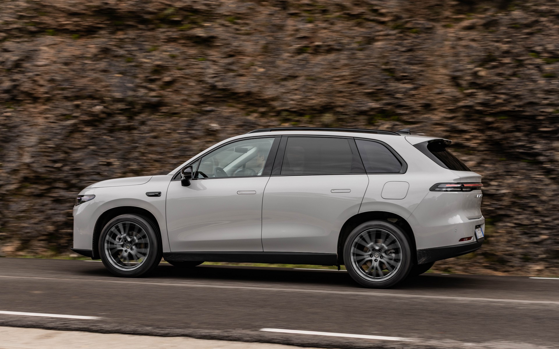 https://ellada.press/wp-content/uploads/2026/03/Στην-Ελλάδα-το-παράδοξο-SUV-–-Το-ηλεκτρικό-είναι-φθηνότερο.jpg