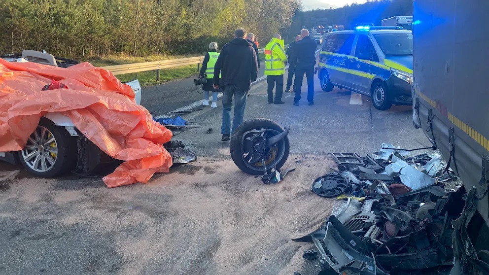 porsche-taycan-atixima-distixima-troxaio-trakarisma-germania-ilektriko