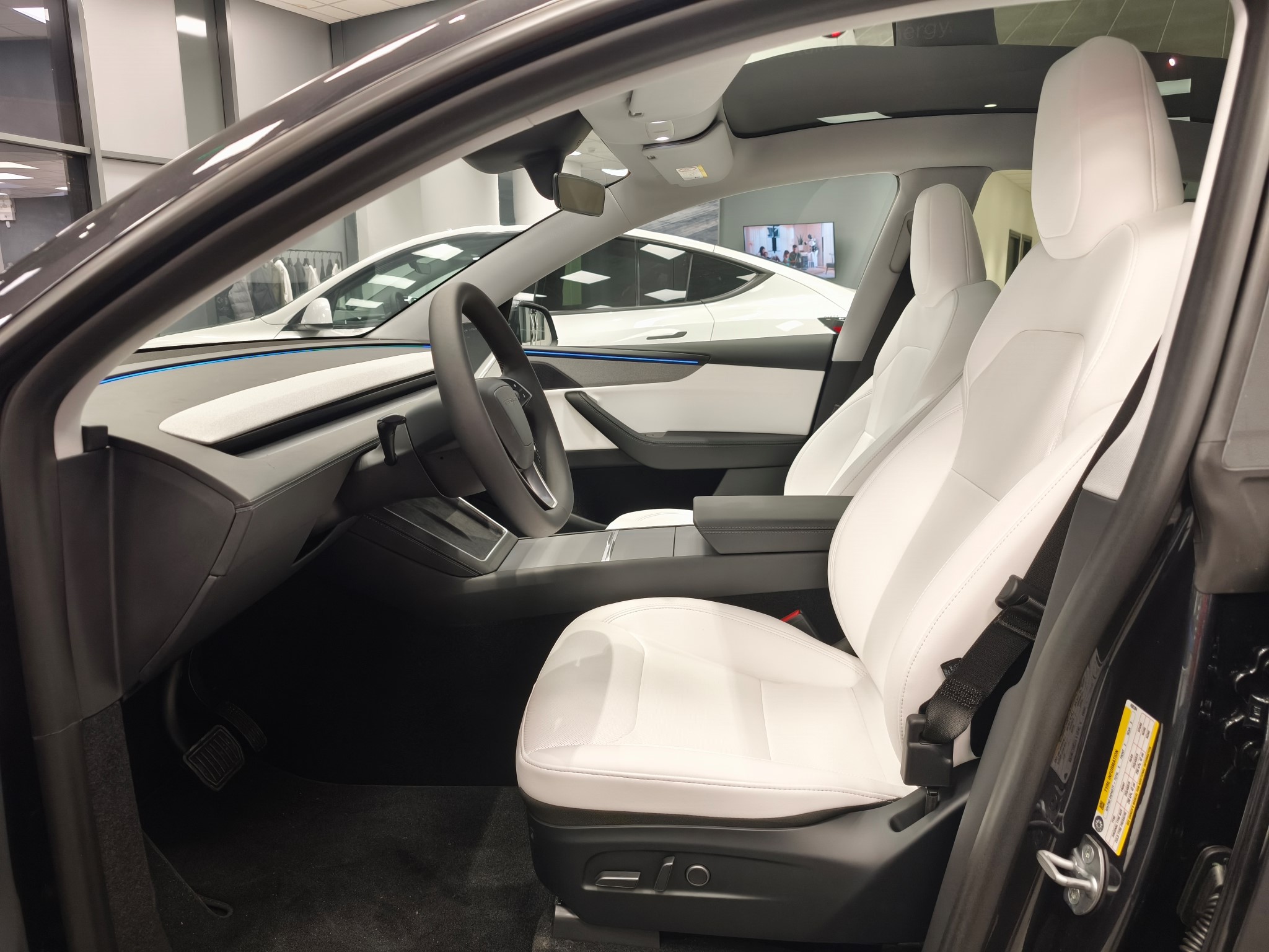 https://ellada.press/wp-content/uploads/2026/04/1775190515_112_Είδαμε-το-νέο-Tesla-Model-Y-στην-Ελλάδα-–-Οι.jpg