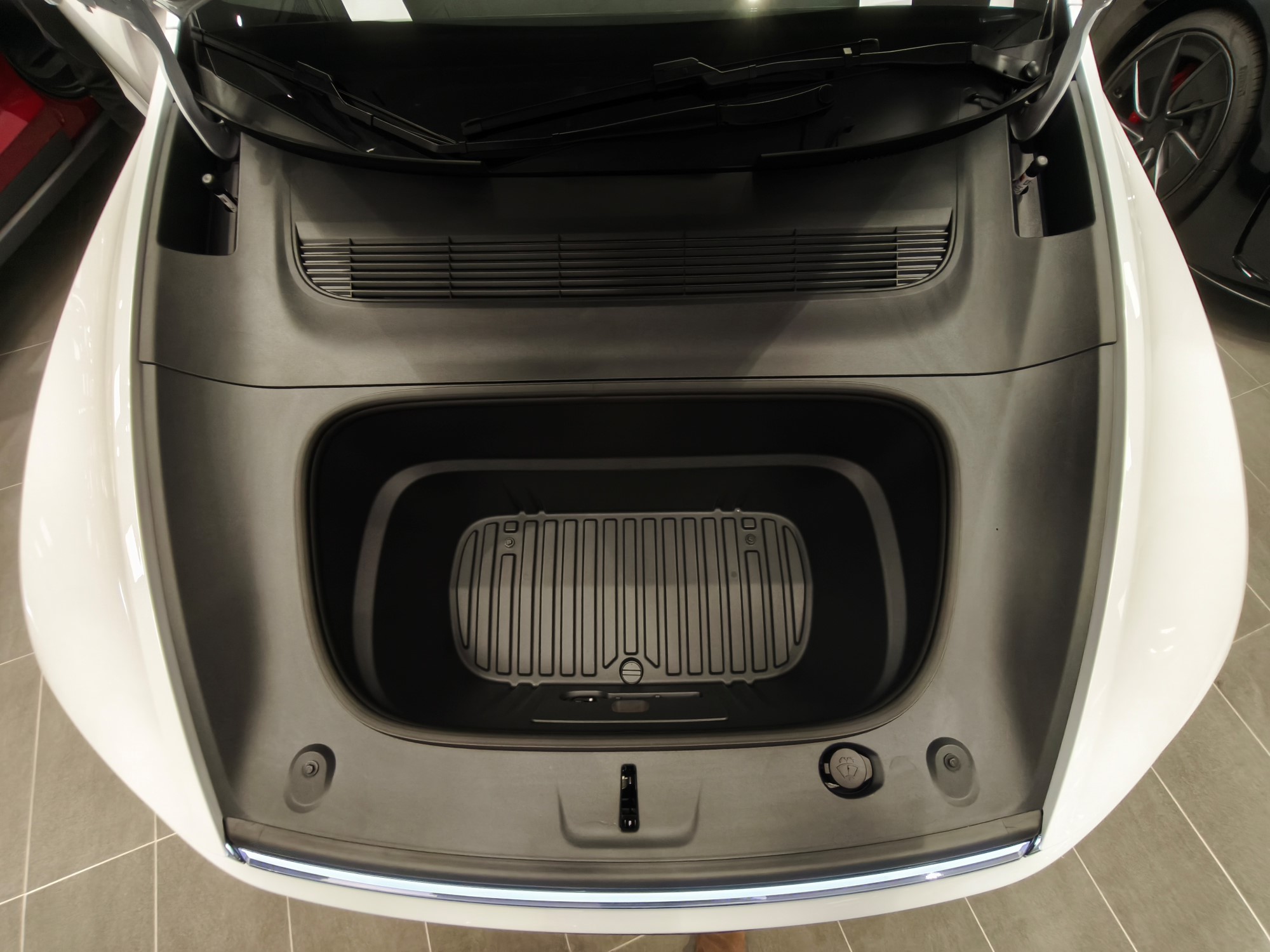 https://ellada.press/wp-content/uploads/2026/04/1775190515_650_Είδαμε-το-νέο-Tesla-Model-Y-στην-Ελλάδα-–-Οι.jpg