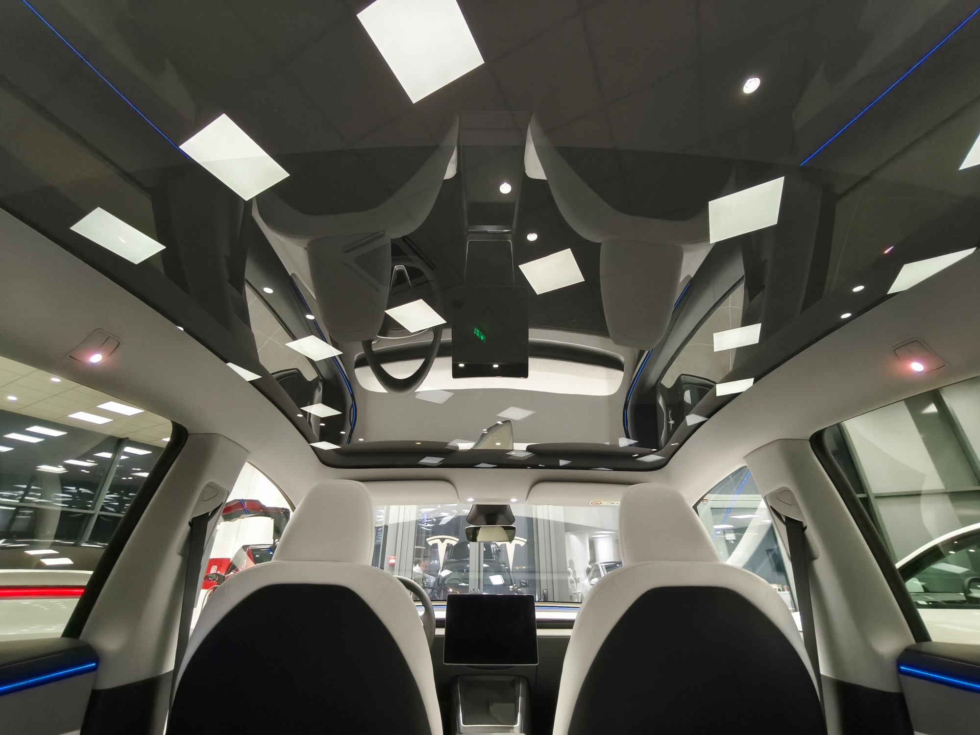https://ellada.press/wp-content/uploads/2026/04/1775190515_653_Είδαμε-το-νέο-Tesla-Model-Y-στην-Ελλάδα-–-Οι.jpg