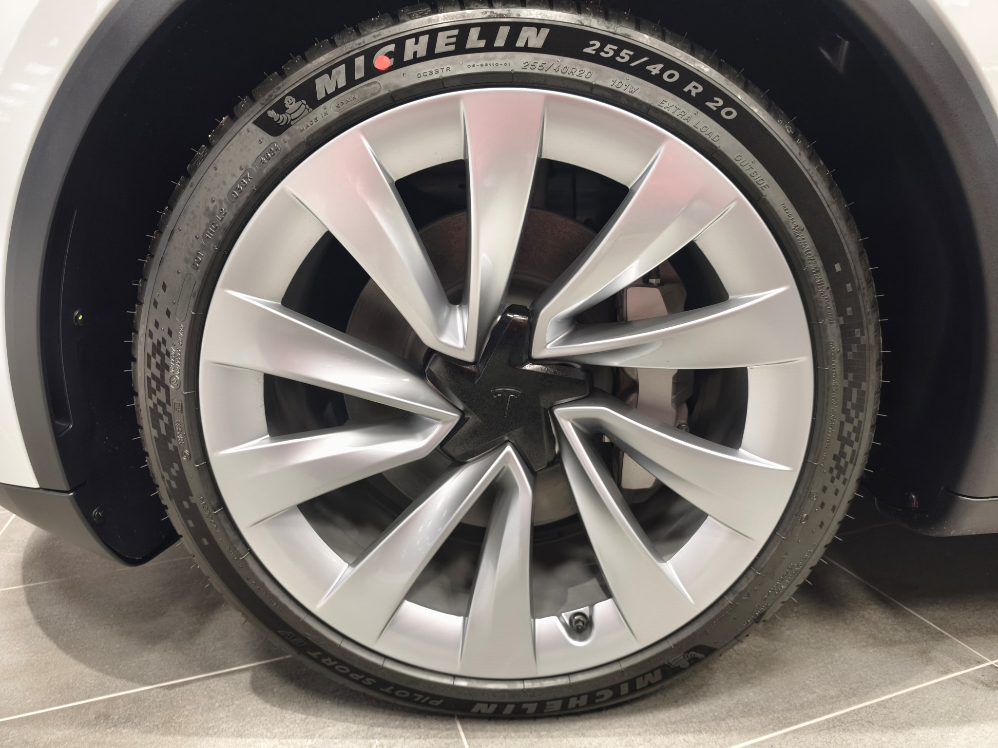 https://ellada.press/wp-content/uploads/2026/04/1775190516_56_Είδαμε-το-νέο-Tesla-Model-Y-στην-Ελλάδα-–-Οι.jpg