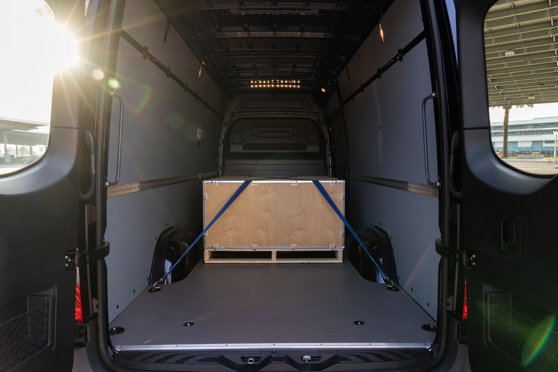 Mercedes-eSprinter-2024-4_result