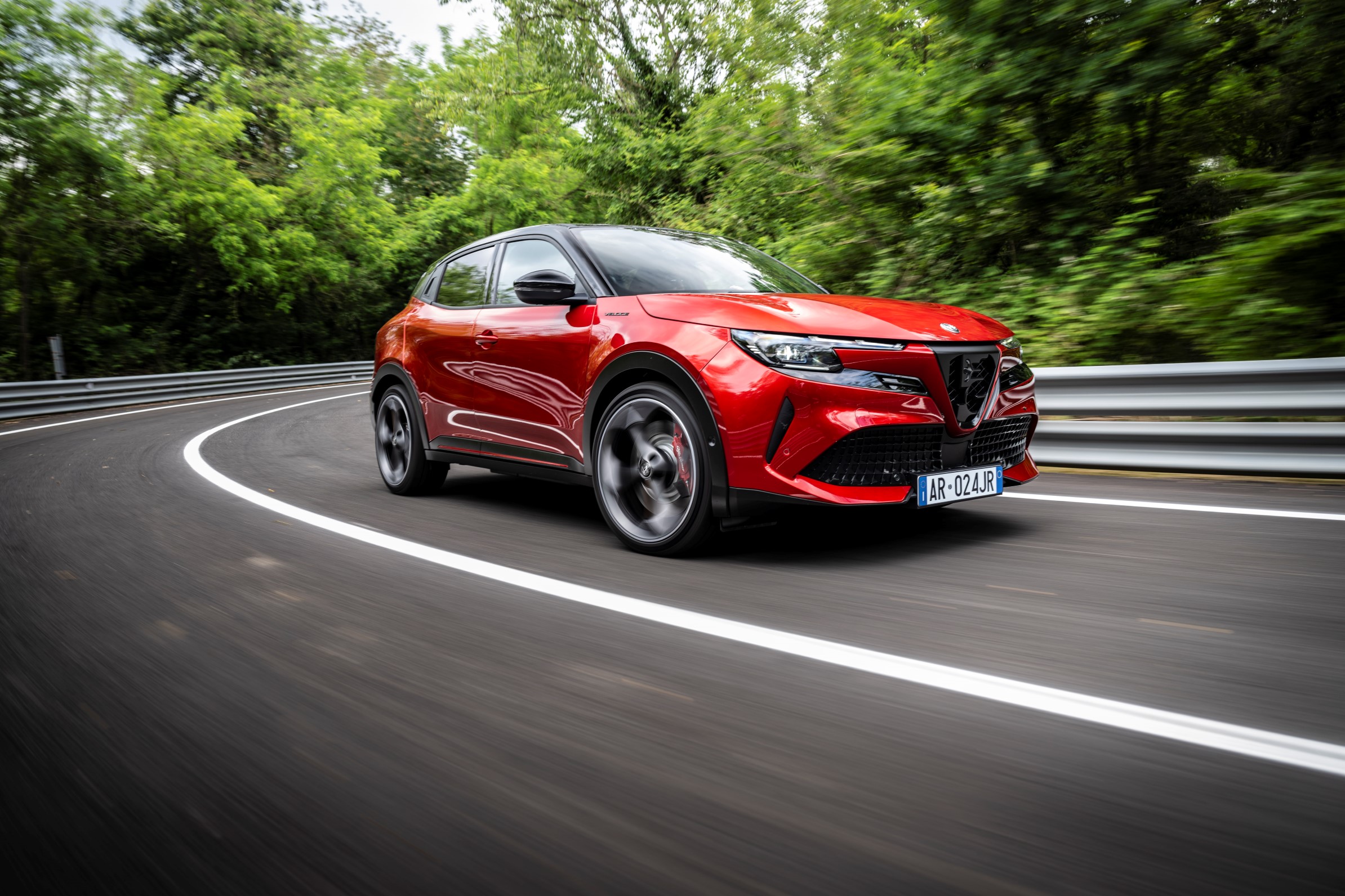 https://ellada.press/wp-content/uploads/2026/04/Η-φθηνότερη-Alfa-Romeo-στην-Ελλάδα-–-Έχει-κάτω-από.jpeg