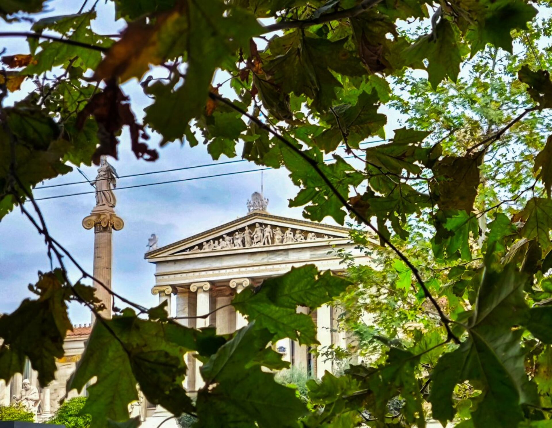 Χαλάει ο καιρός την Ανάσταση; Πού θα πέσουν βροχές και πού θα κάνει κρύο